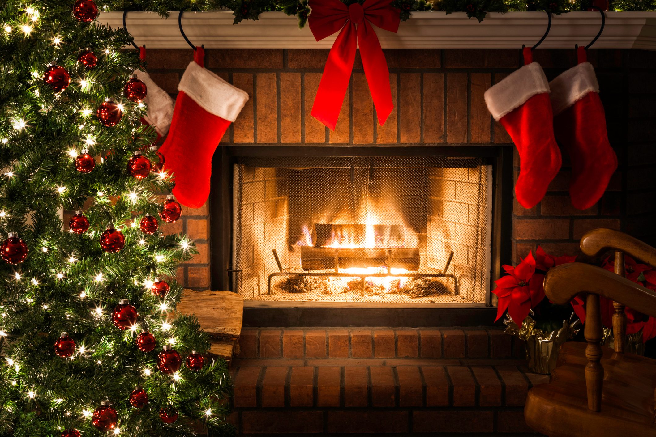 Here's the Easiest Way to Hang Christmas Lights on Bricks