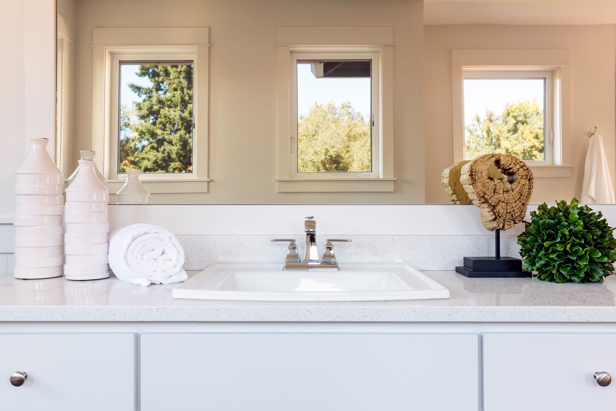 Homeowner's Guide To Drop-In Bathroom Sinks