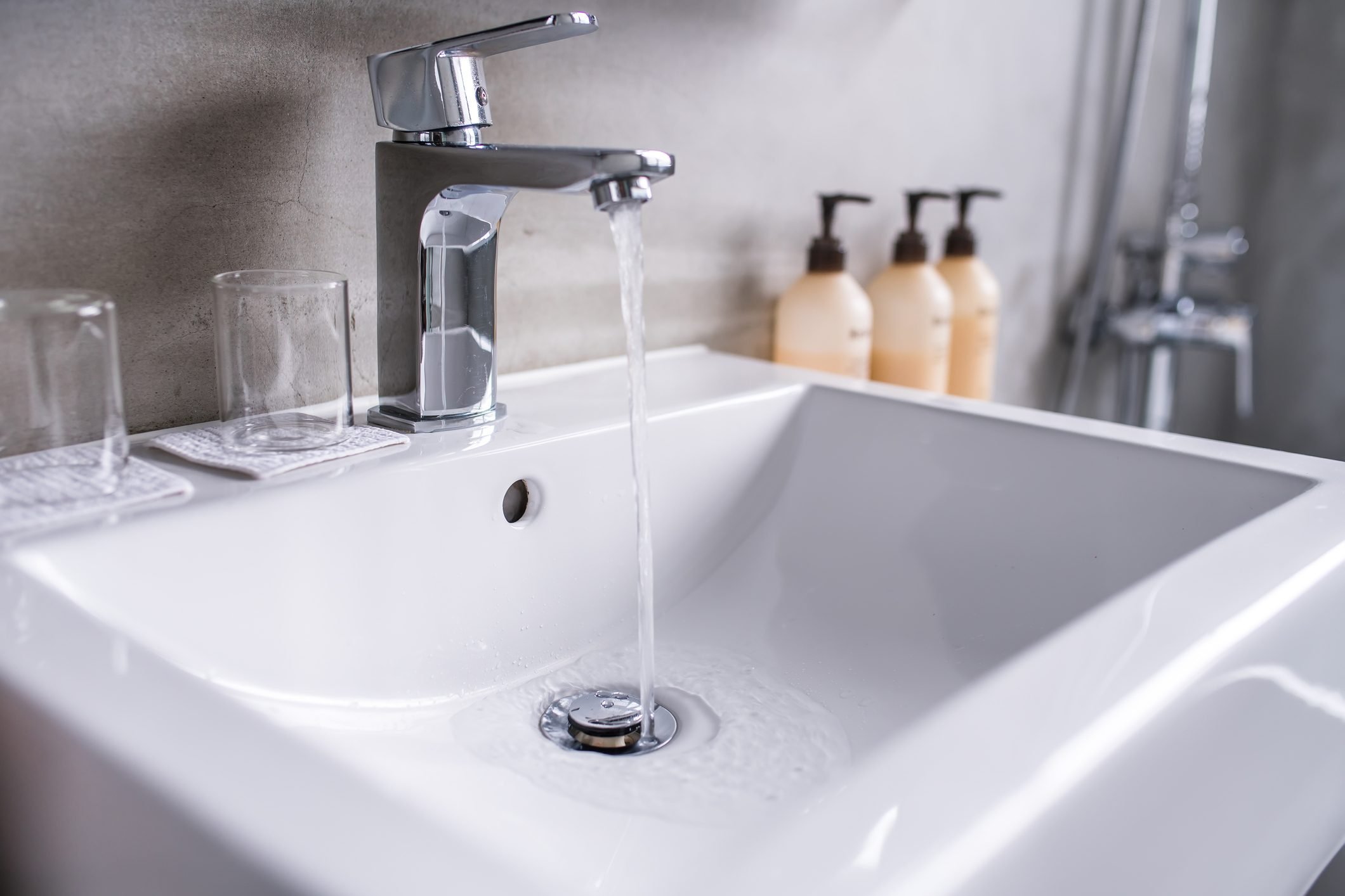 How To Clean a Bathroom Sink: 12 Best Tips