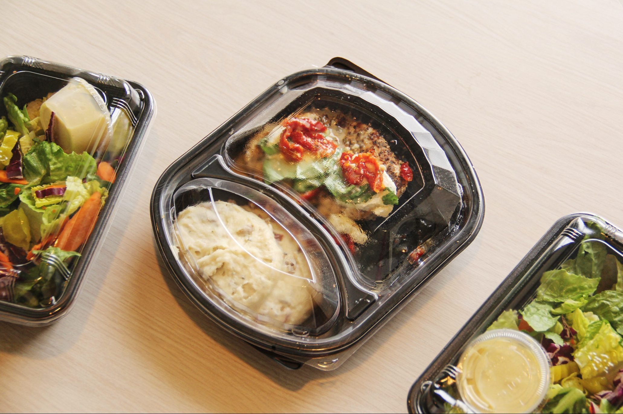 Food Presentation Tips for Takeout: Make Your Food Pop in Takeout Containers