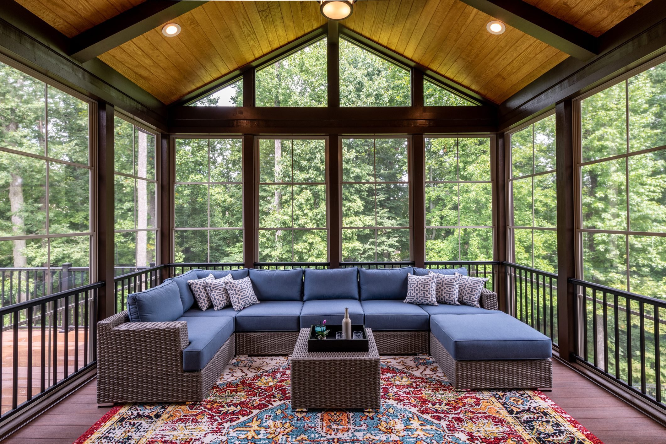 Sunroom vs. Screened Porch: Which Is Right for You?