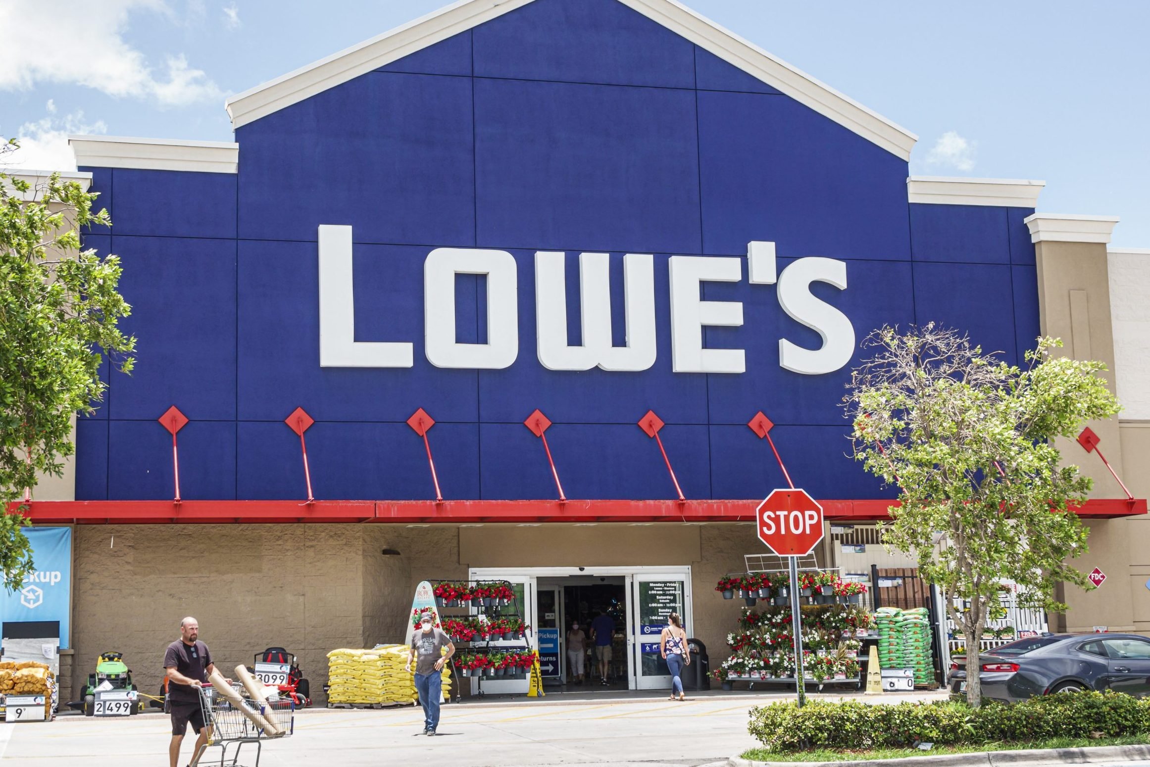 Lowe's Introduces New Rewards Program for Pros