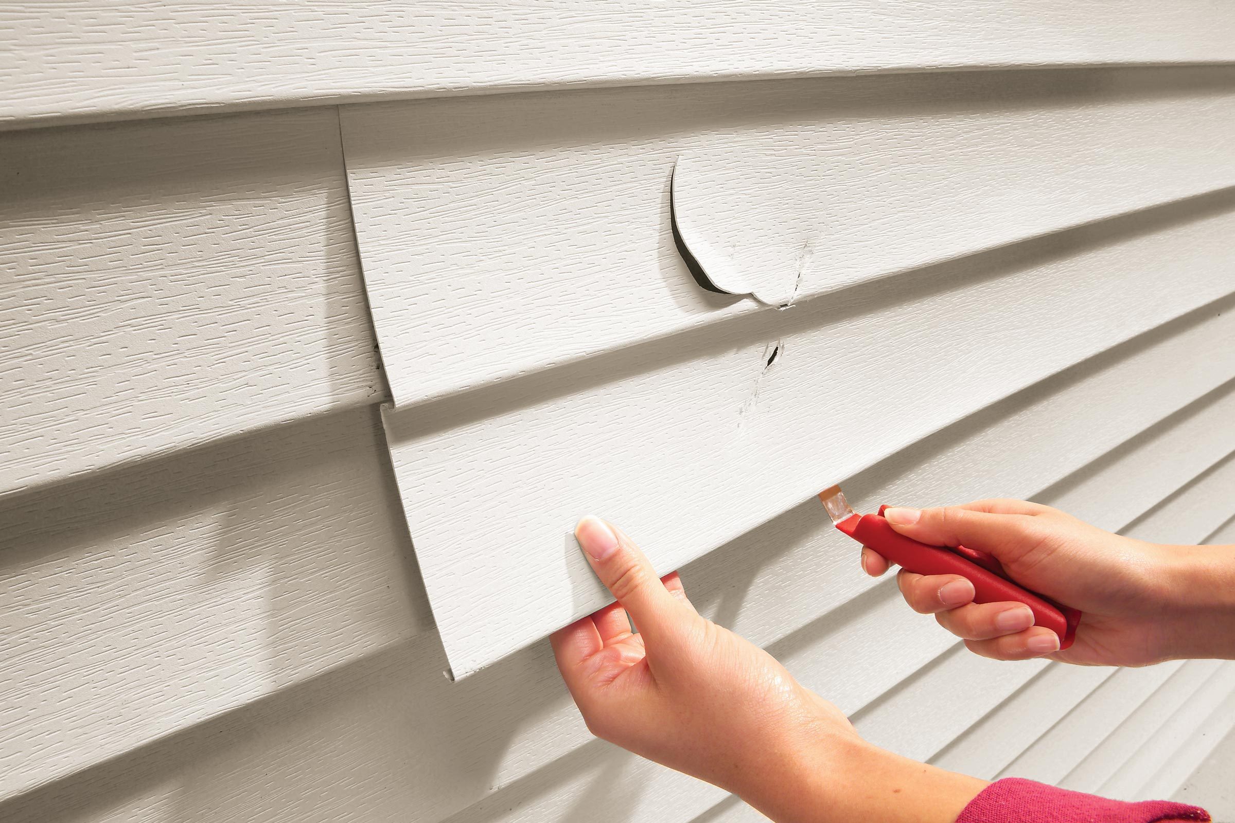 9 Tips for Safely Removing Vinyl Siding