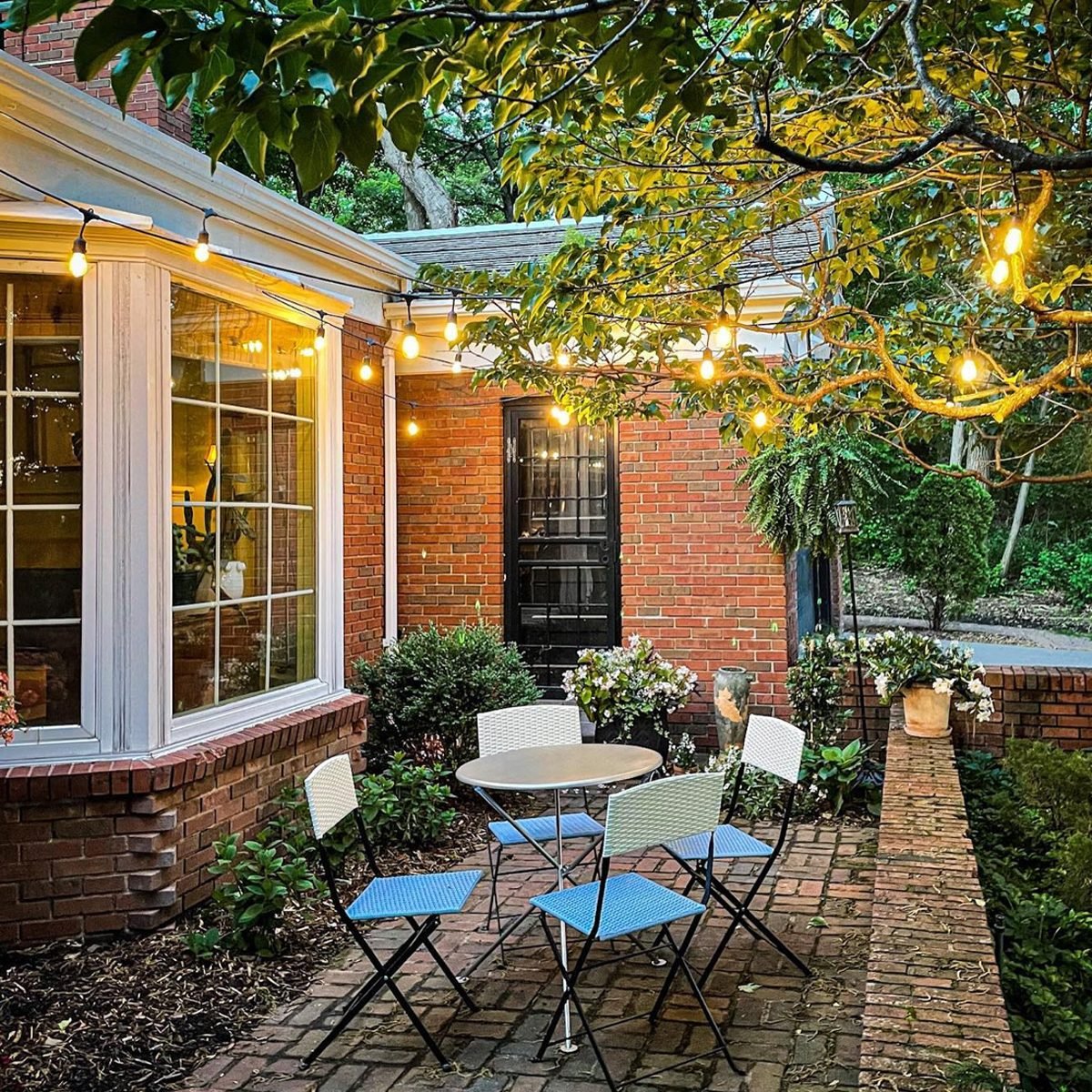 Front Yard Nook Courtesy @witanddelight  Via Instagram