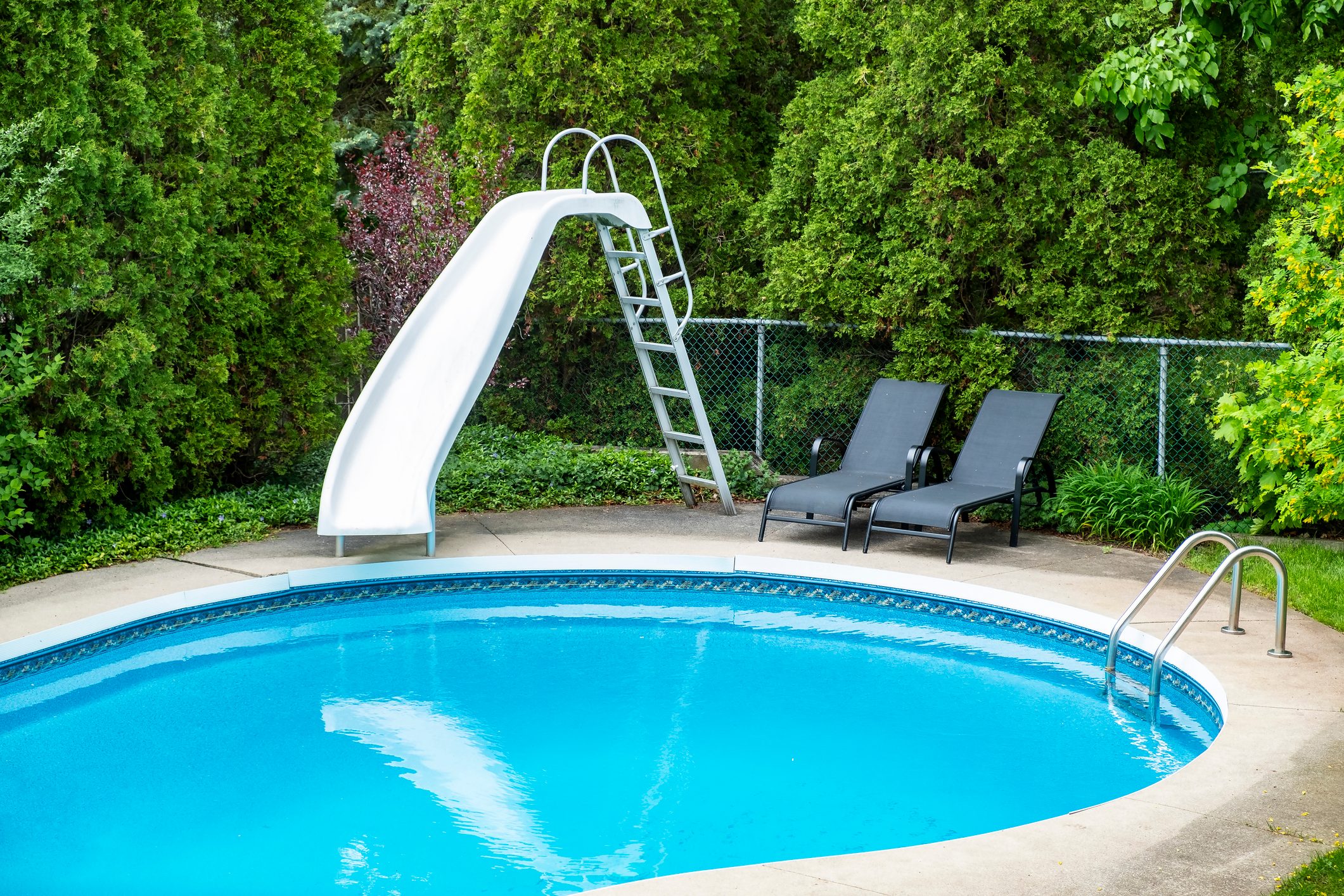 6 Ways To Use Baking Soda To Clean Your Pool