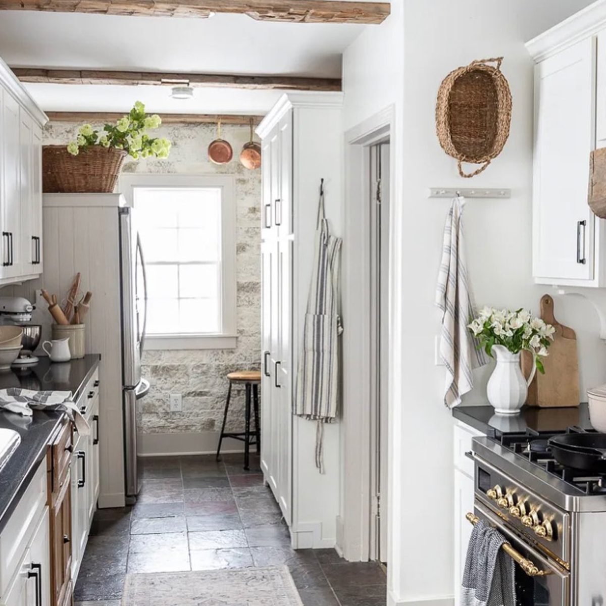 English Cottage Kitchen Design Idea Courtesy @pineandprospecthome Via Instagram