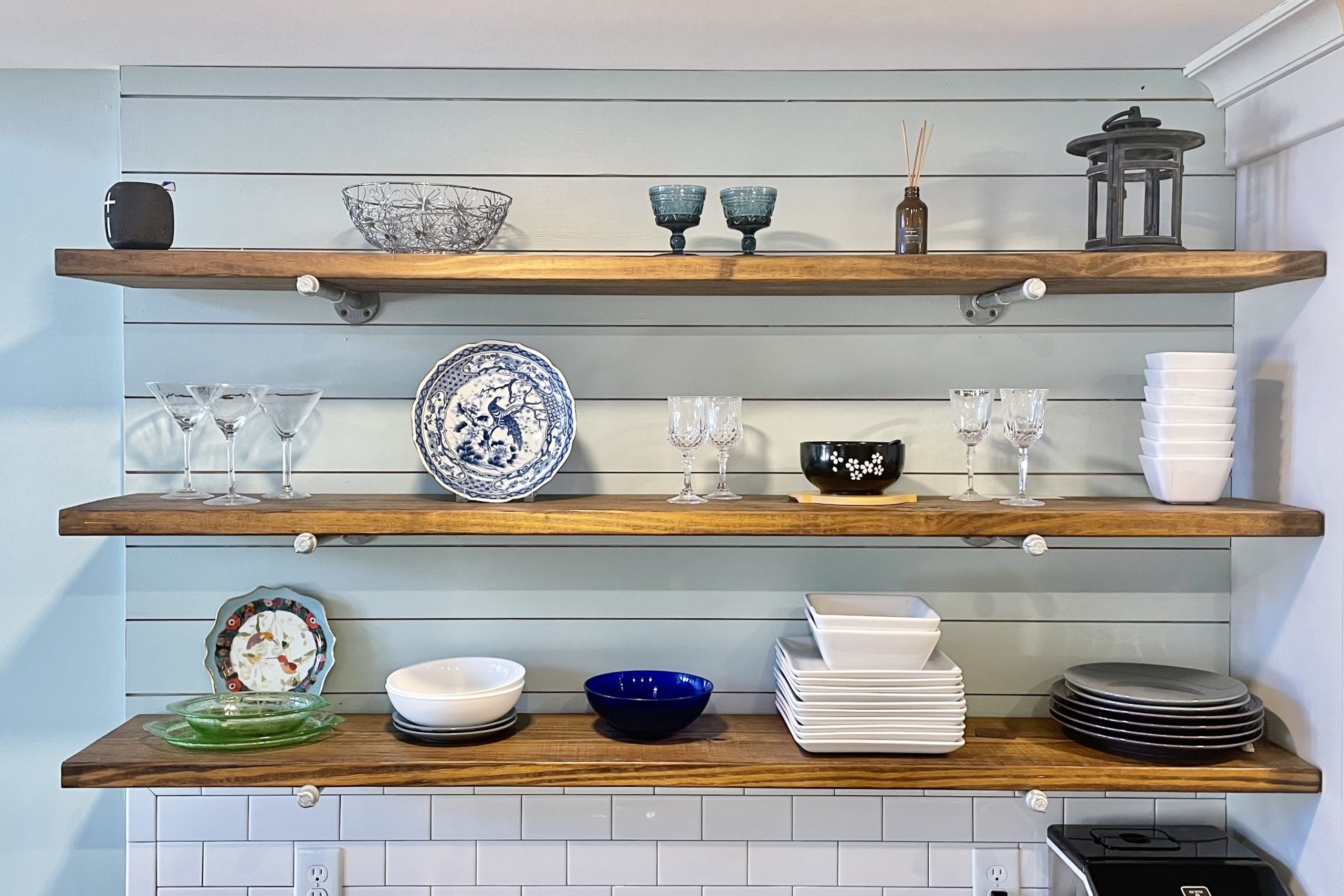 65 Ideas Of Using Open Kitchen Wall Shelves - Shelterness