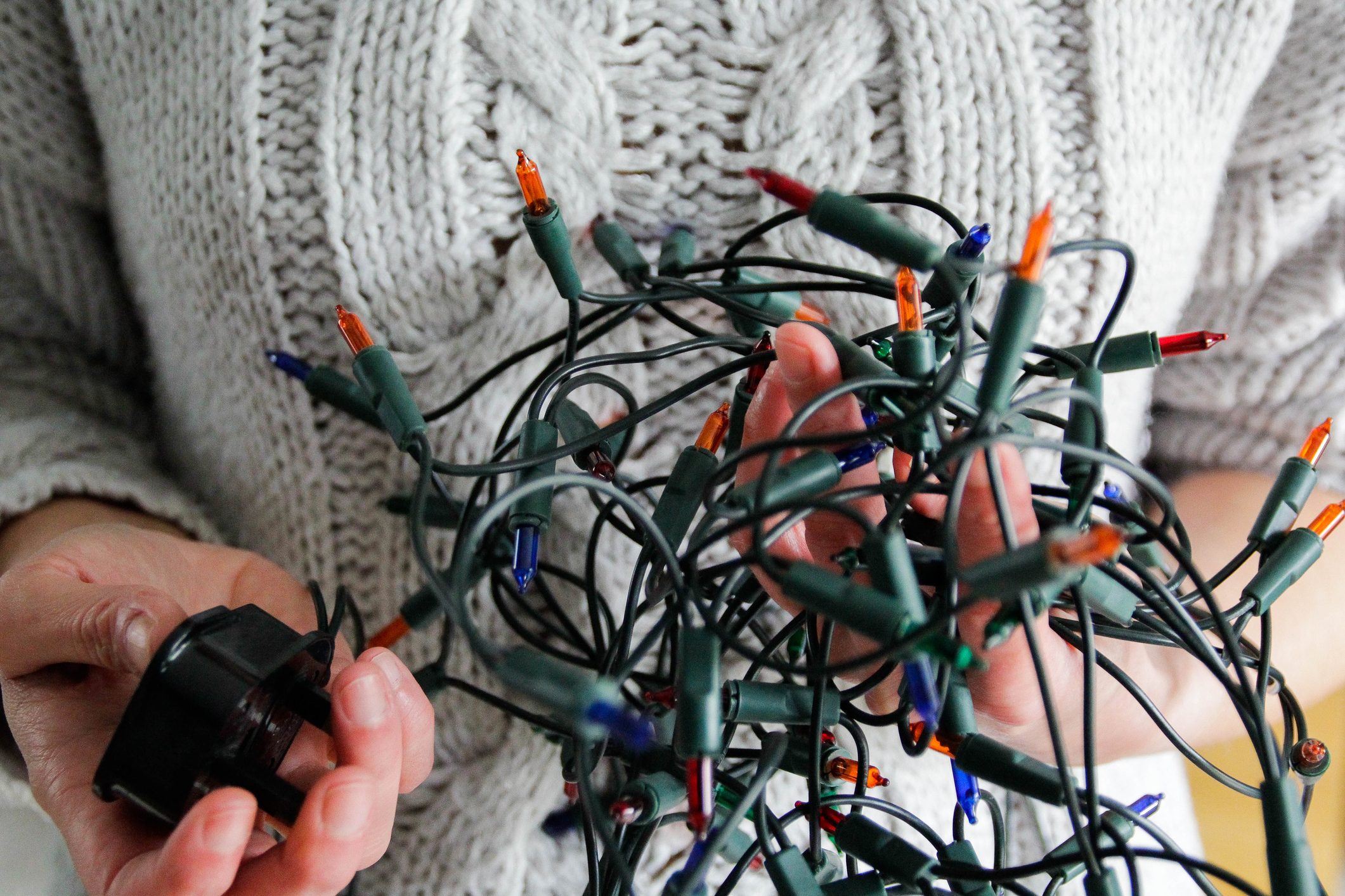 13 Safety Tips for Christmas Lights