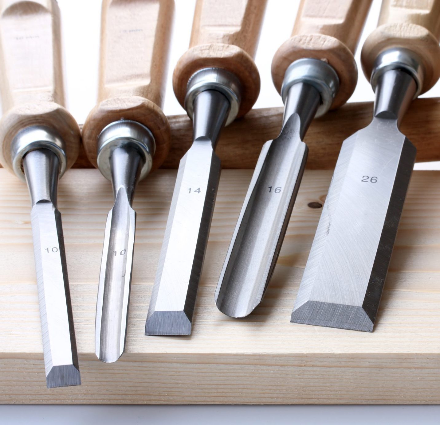 7 Basic Woodturning Tools To Start With