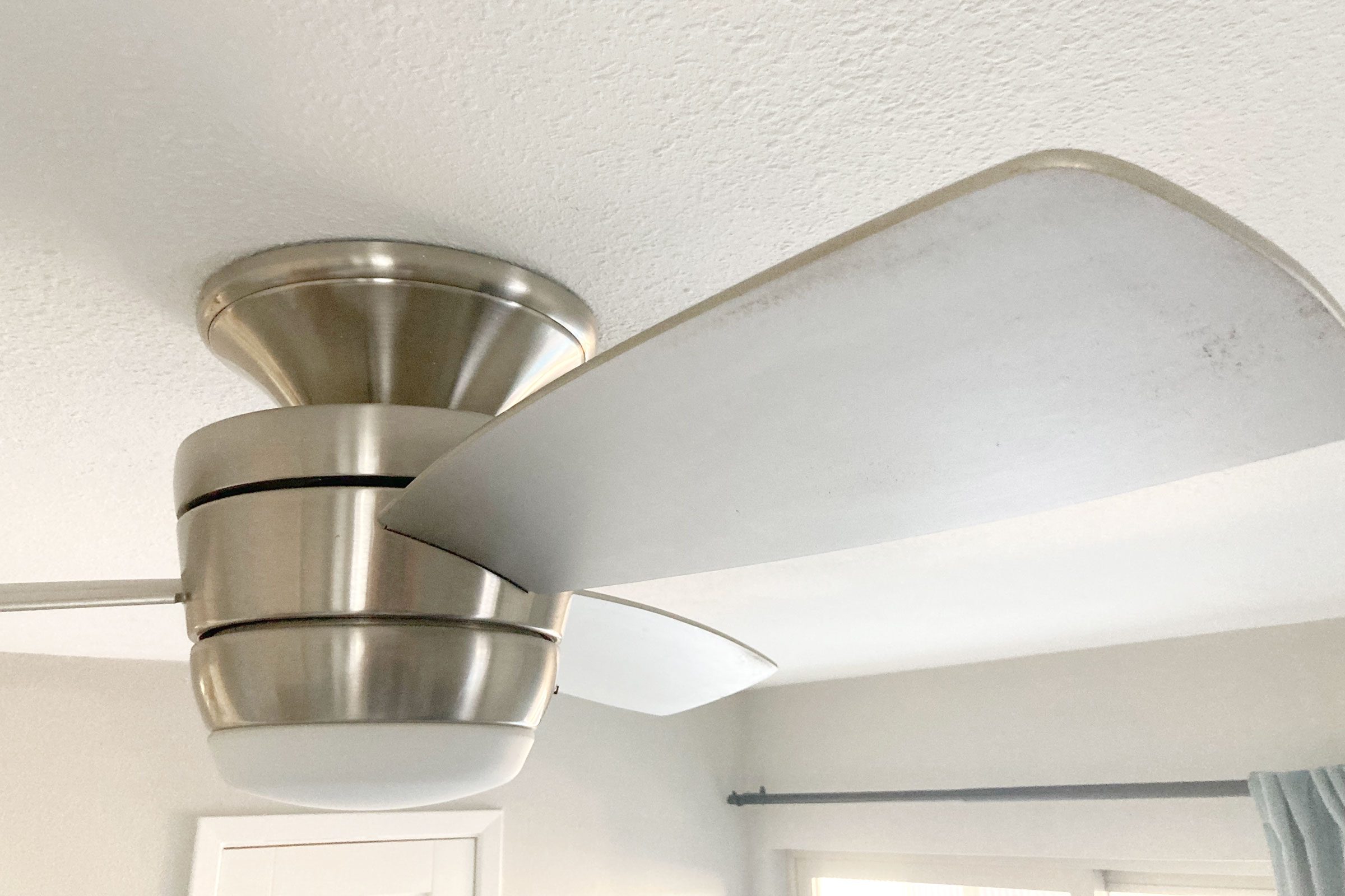 How To Clean Ceiling Fans