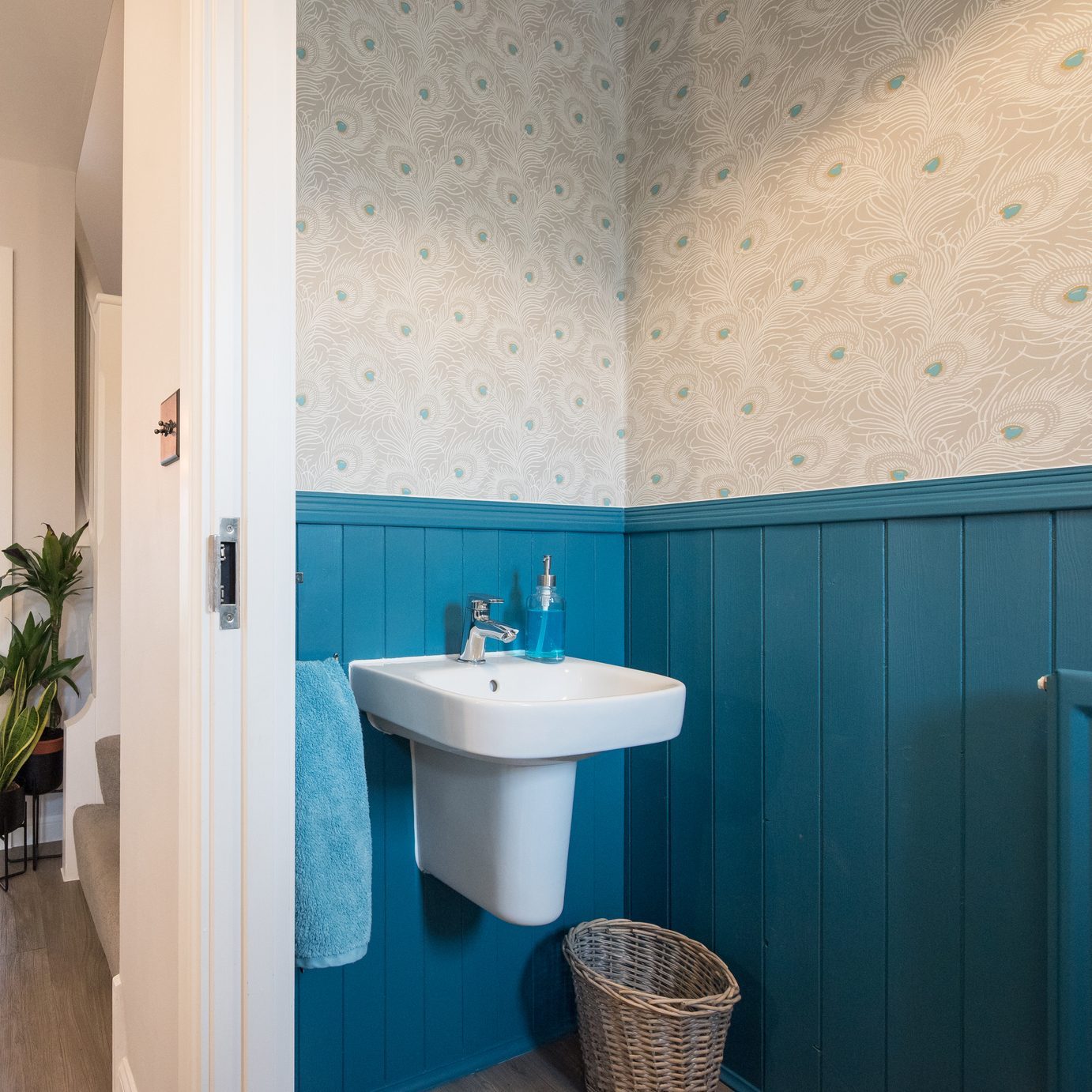 9 Bathroom Wallpaper Ideas to Revamp a Powder Room