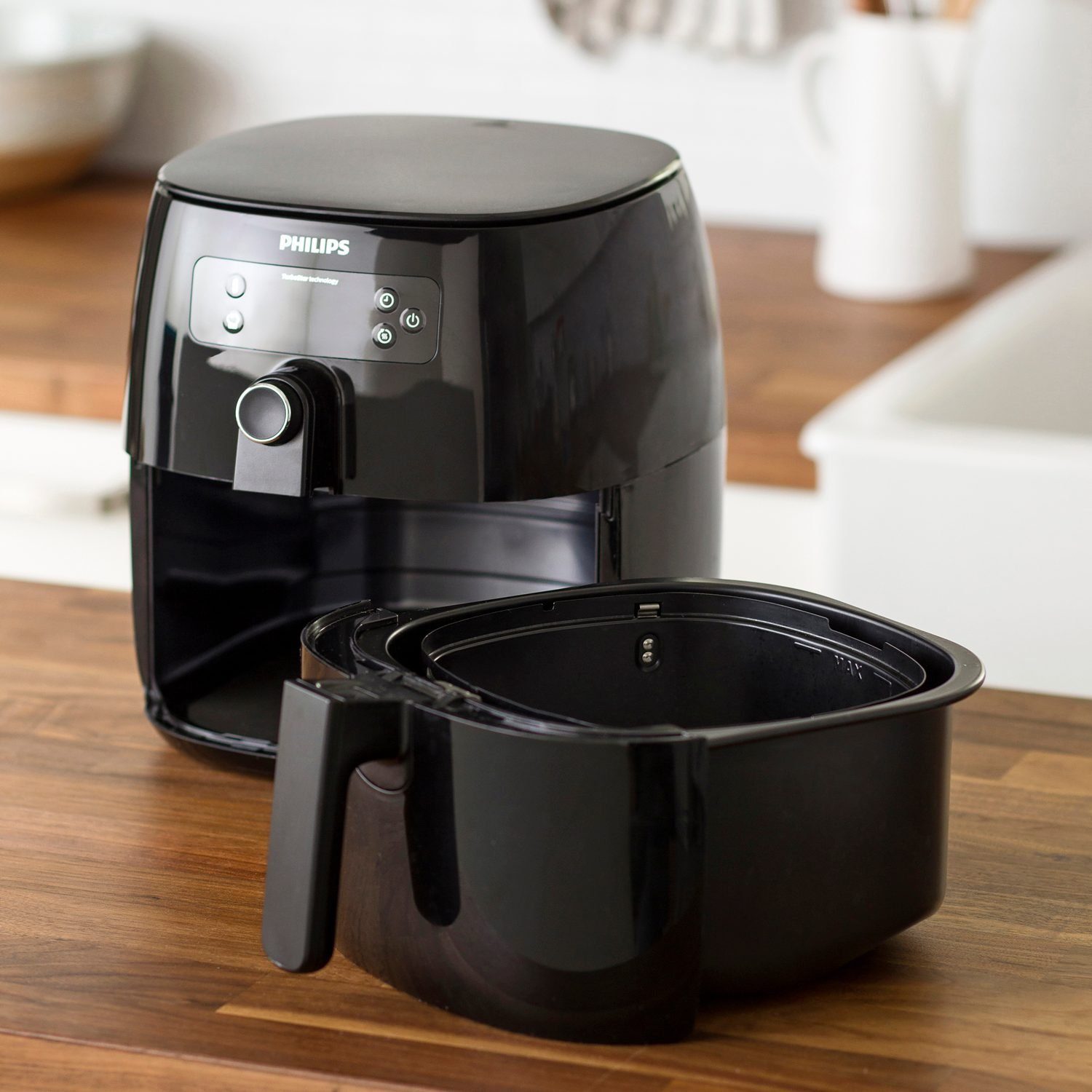 https://www.familyhandyman.com/wp-content/uploads/2023/01/how-to-clean-an-air-fryer01_WCICINRB19_PU4352_C06_26_2bC.jpg