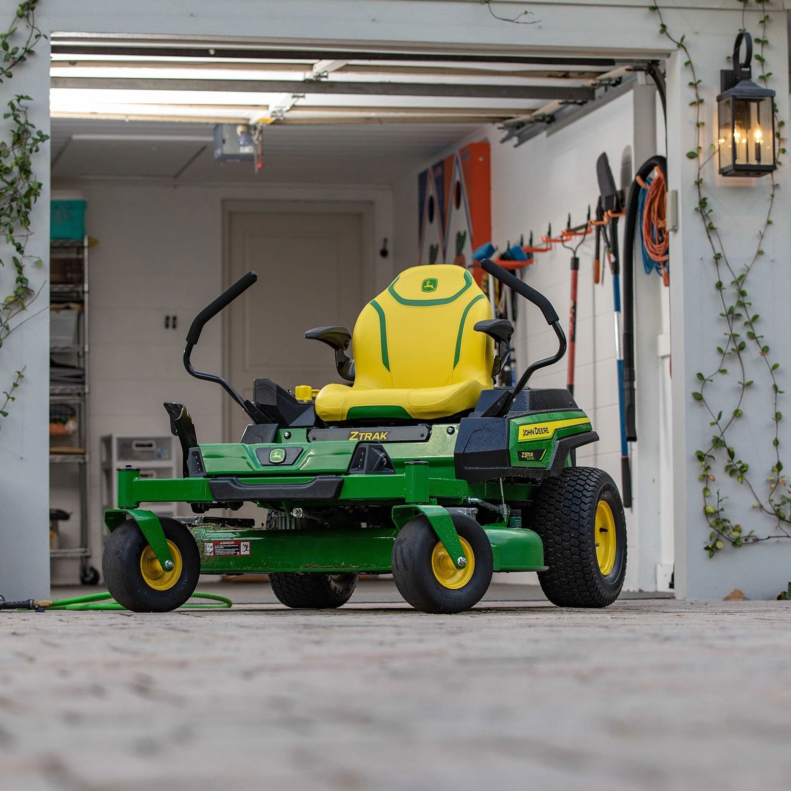 John Deere Releases New Z370R Electric Riding Lawn Mower