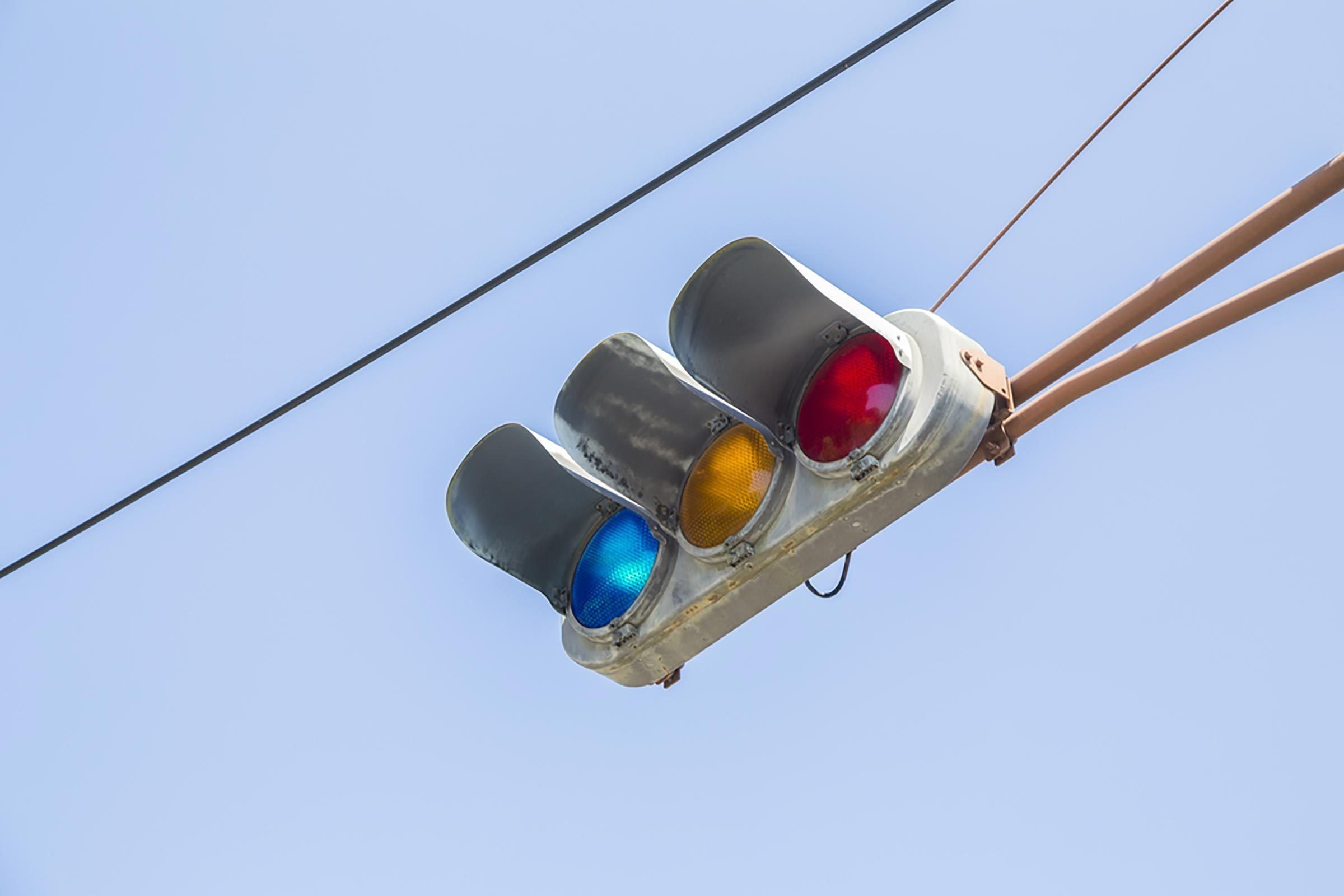 If You See a Traffic Light With Blue Instead of Green, This is What It Means