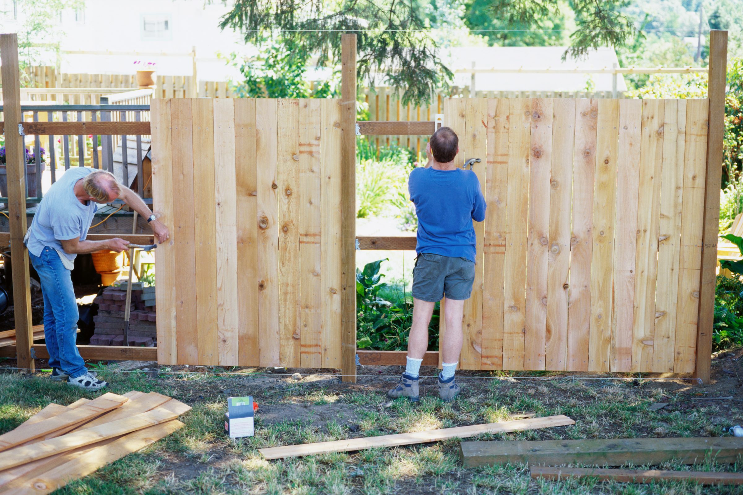 How Far Apart Should Fence Posts Be?