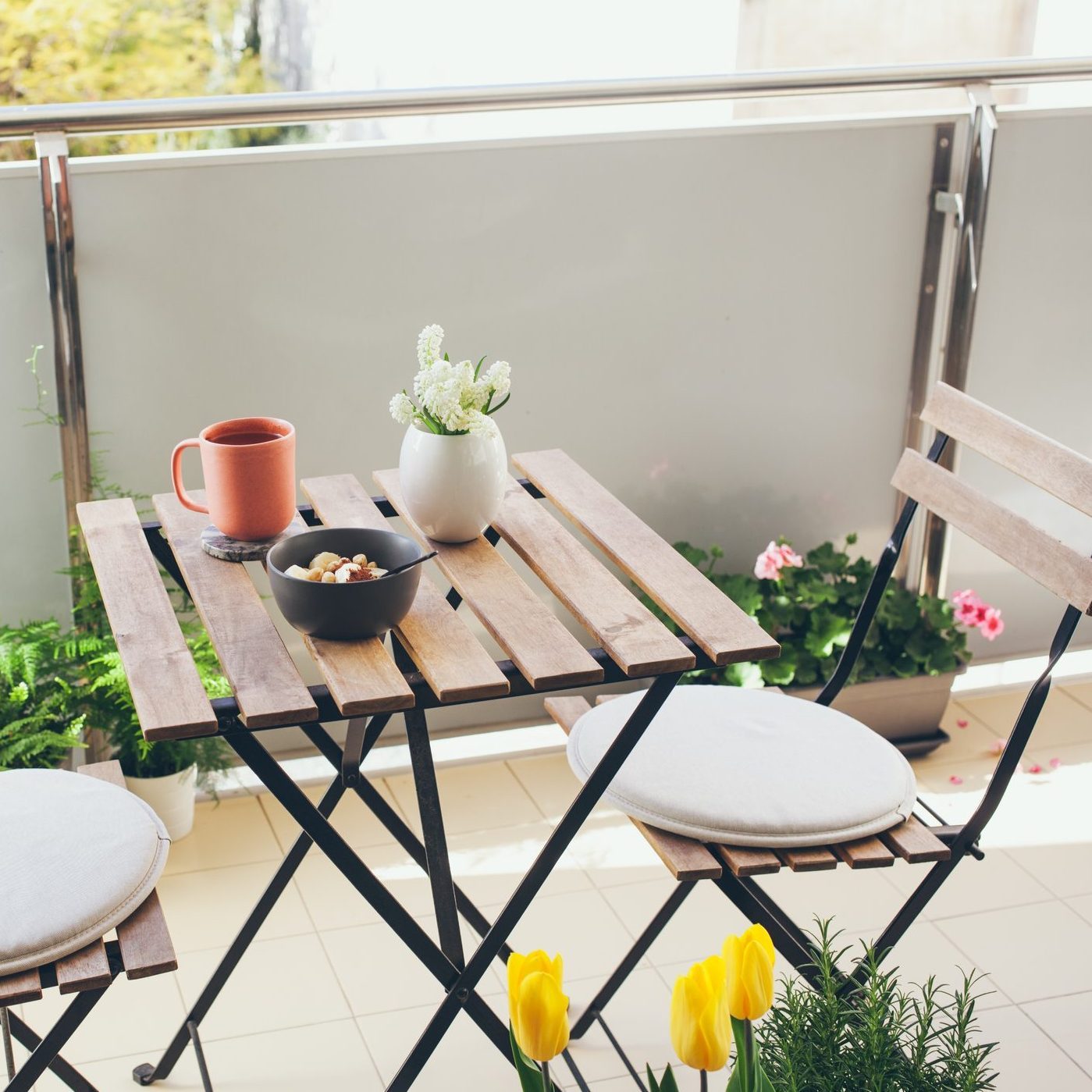 10 Tiny Apartment Balcony Ideas