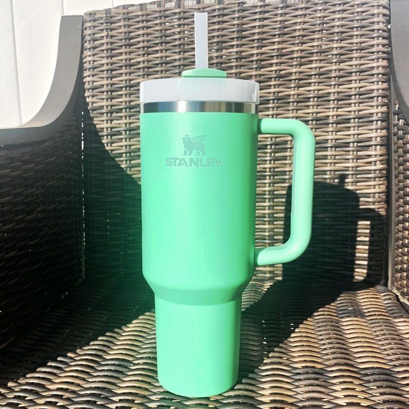 Comparison of 32 oz tumbler and Stanley 30 oz : r/Hydroflask