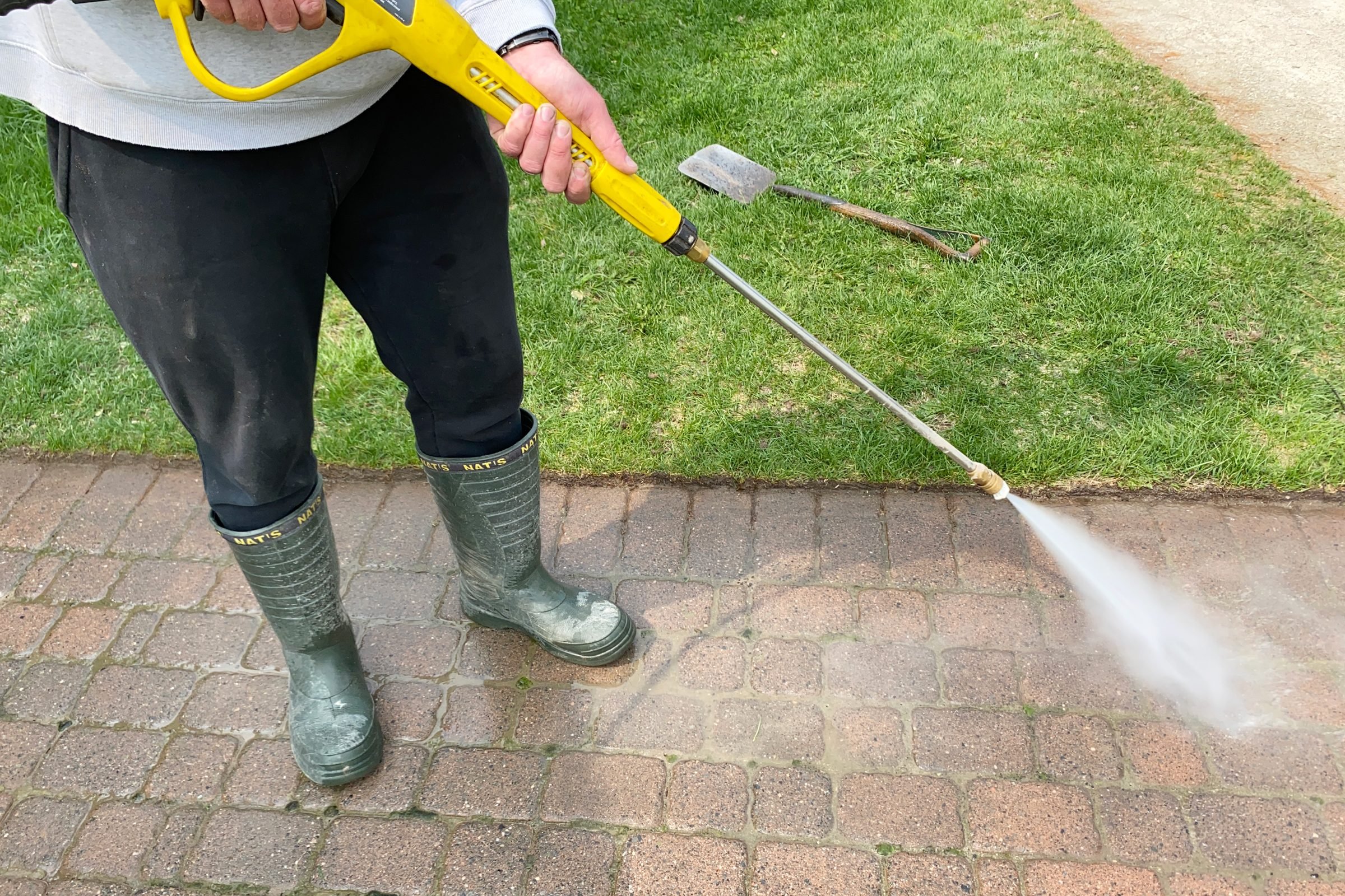 pressure washing pavers