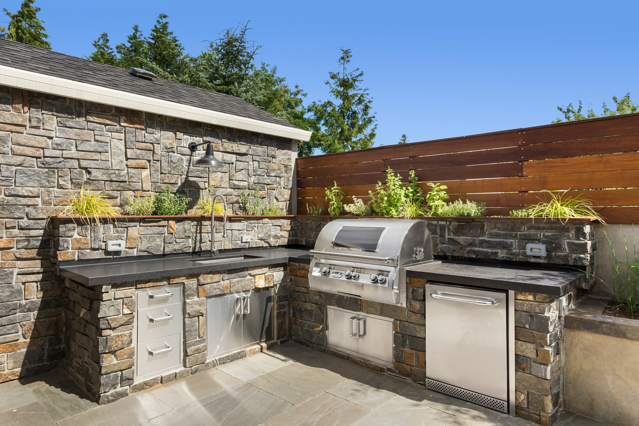How Much Does an Outdoor Kitchen Cost?