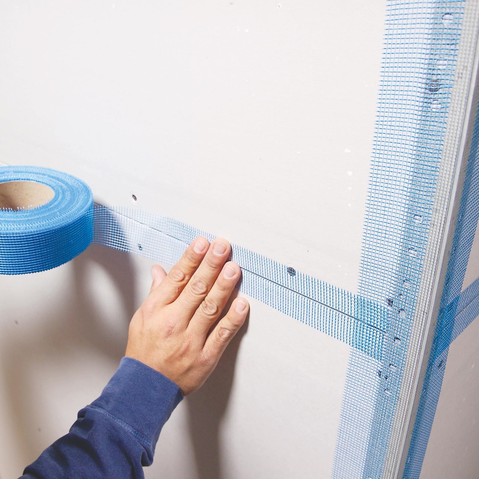 What is Drywall Taping & How to Tape Drywall Joints