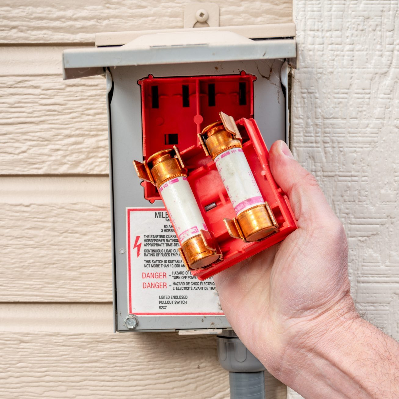 Homeowner's Guide to an AC Fuse Box