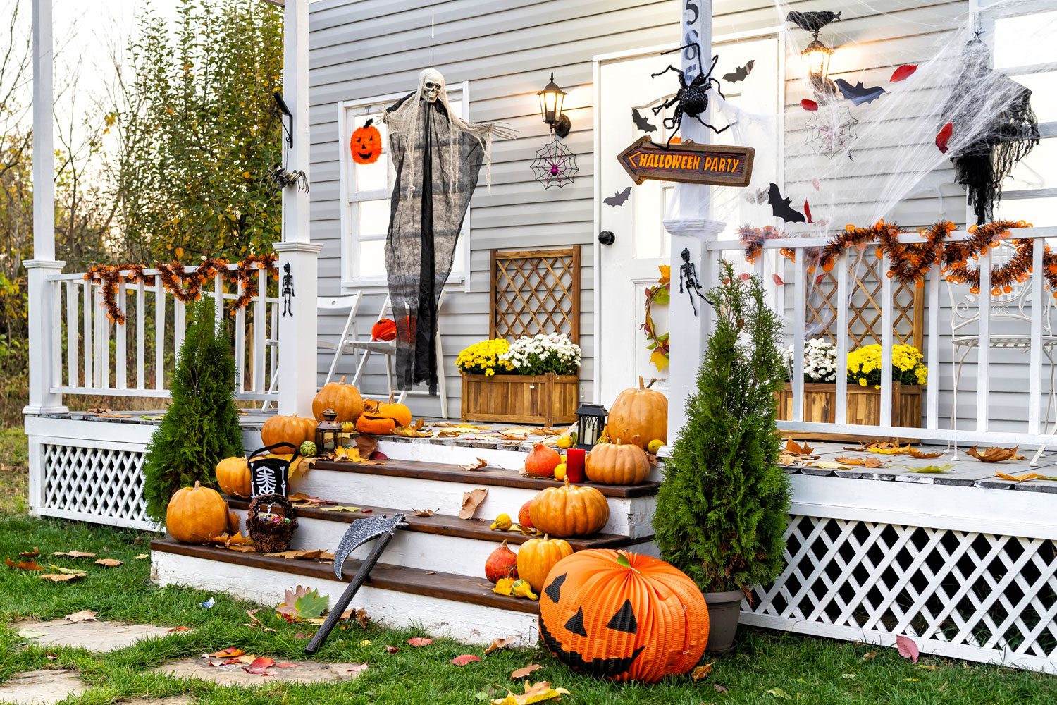 Choosing a theme for Halloween decorations, News