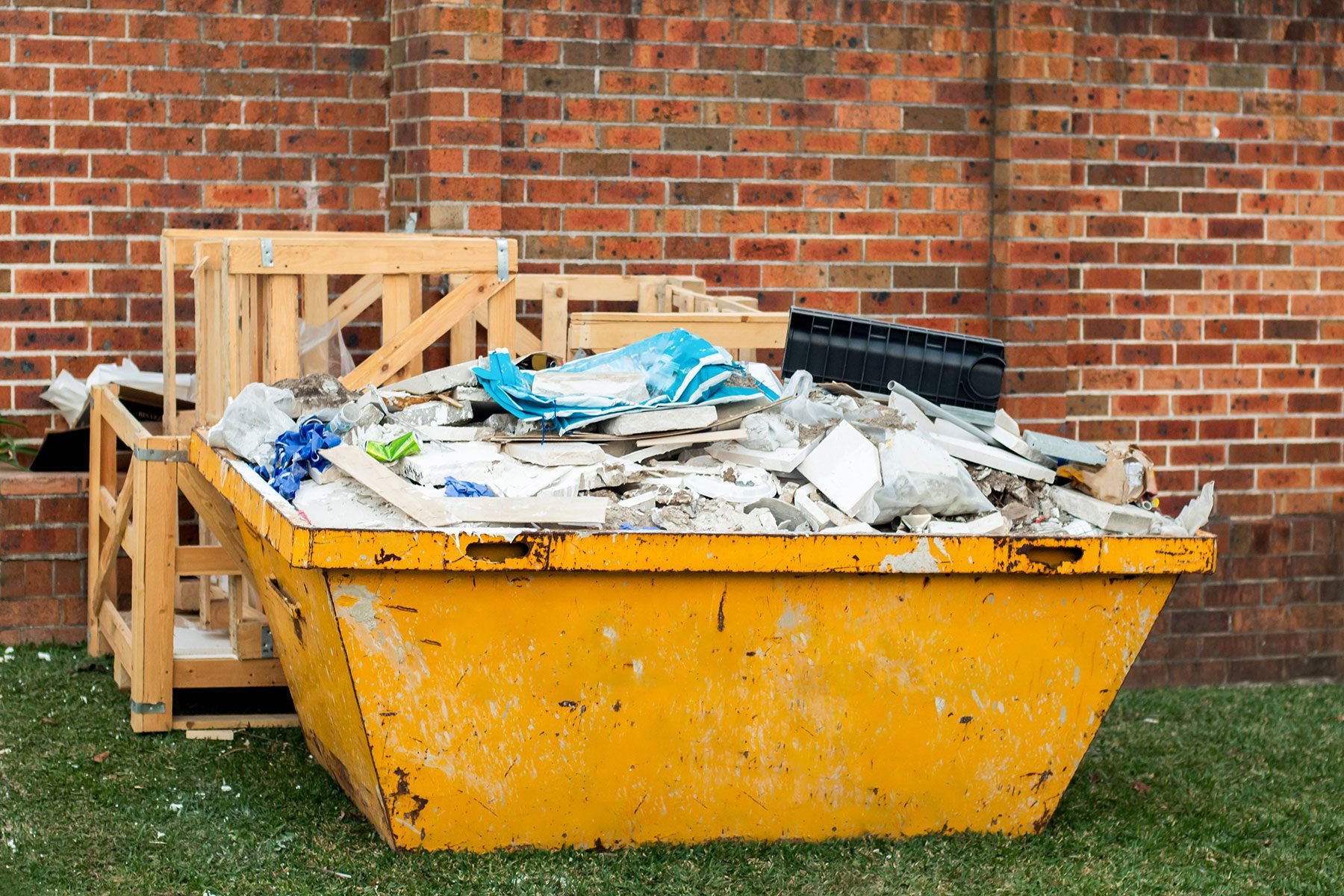 5 Trash Can Sizes Every Homeowner Should Know - Bob Vila