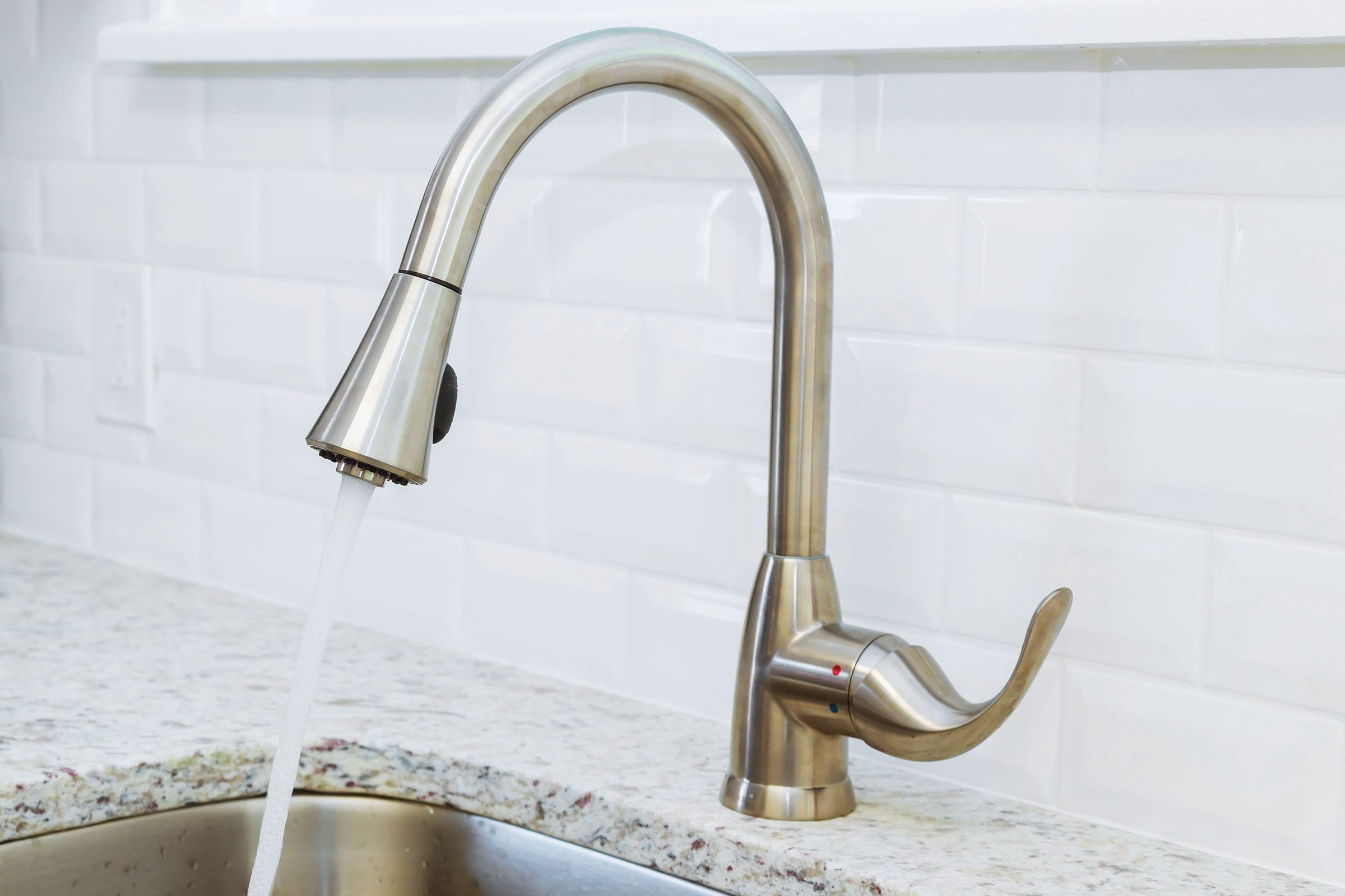 kitchen sink faucet with pull down sprayer