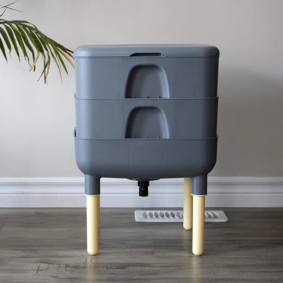 Composting Bins For An Apartment: Our Top 7, Tips And Practices - Shrink  That Footprint