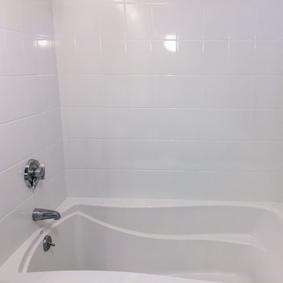 How To Refinish Your Bathroom Tile or Bathtub With a Kit