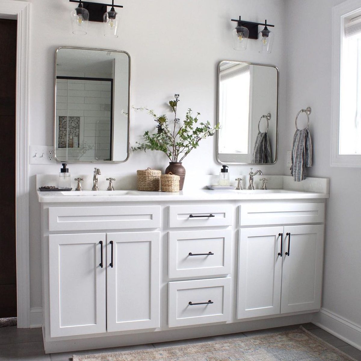 Incorporating Tech: Smart Features for Your Bathroom Vanity