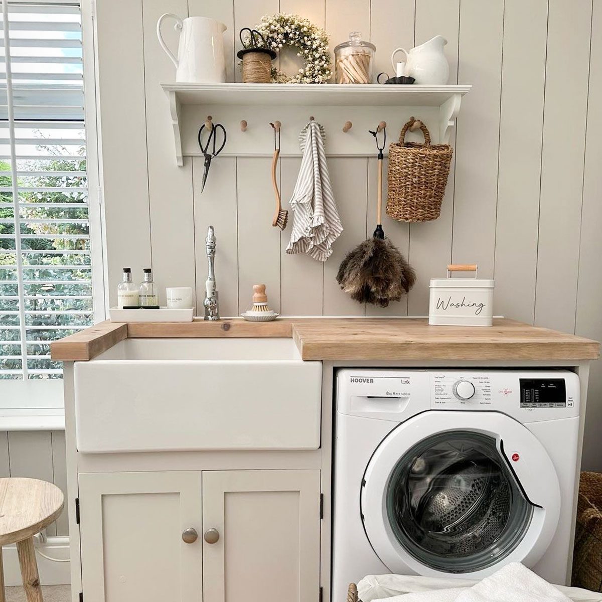 10 Charming Farmhouse Laundry Room Ideas