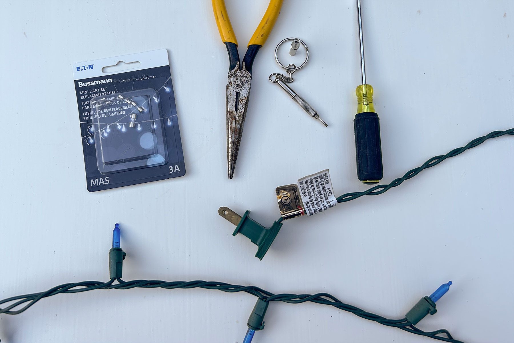 How To Change a Fuse in Christmas Lights