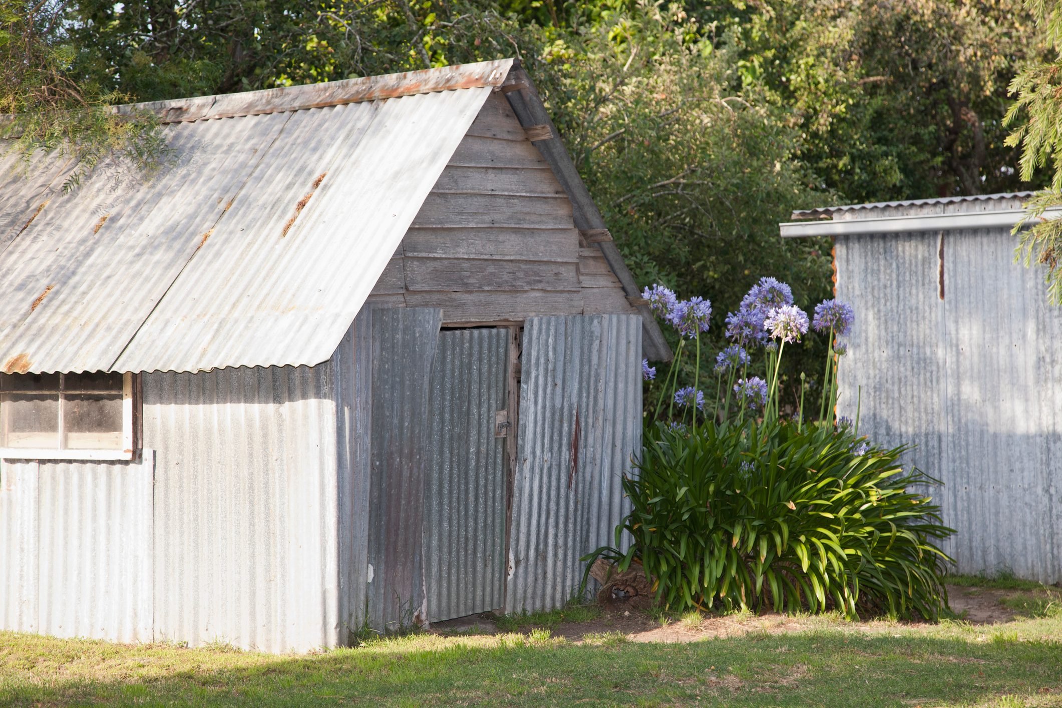 The Right Way To Paint a Metal Roof