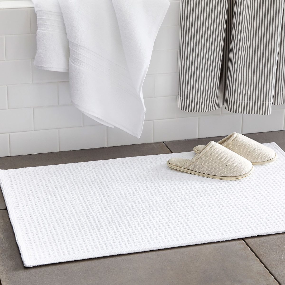 https://www.familyhandyman.com/wp-content/uploads/2023/11/The-10-Best-Bath-Mats-and-Rugs-for-Every-Bathroom_FT_via-amazon.com_.jpg?resize=295%2C295