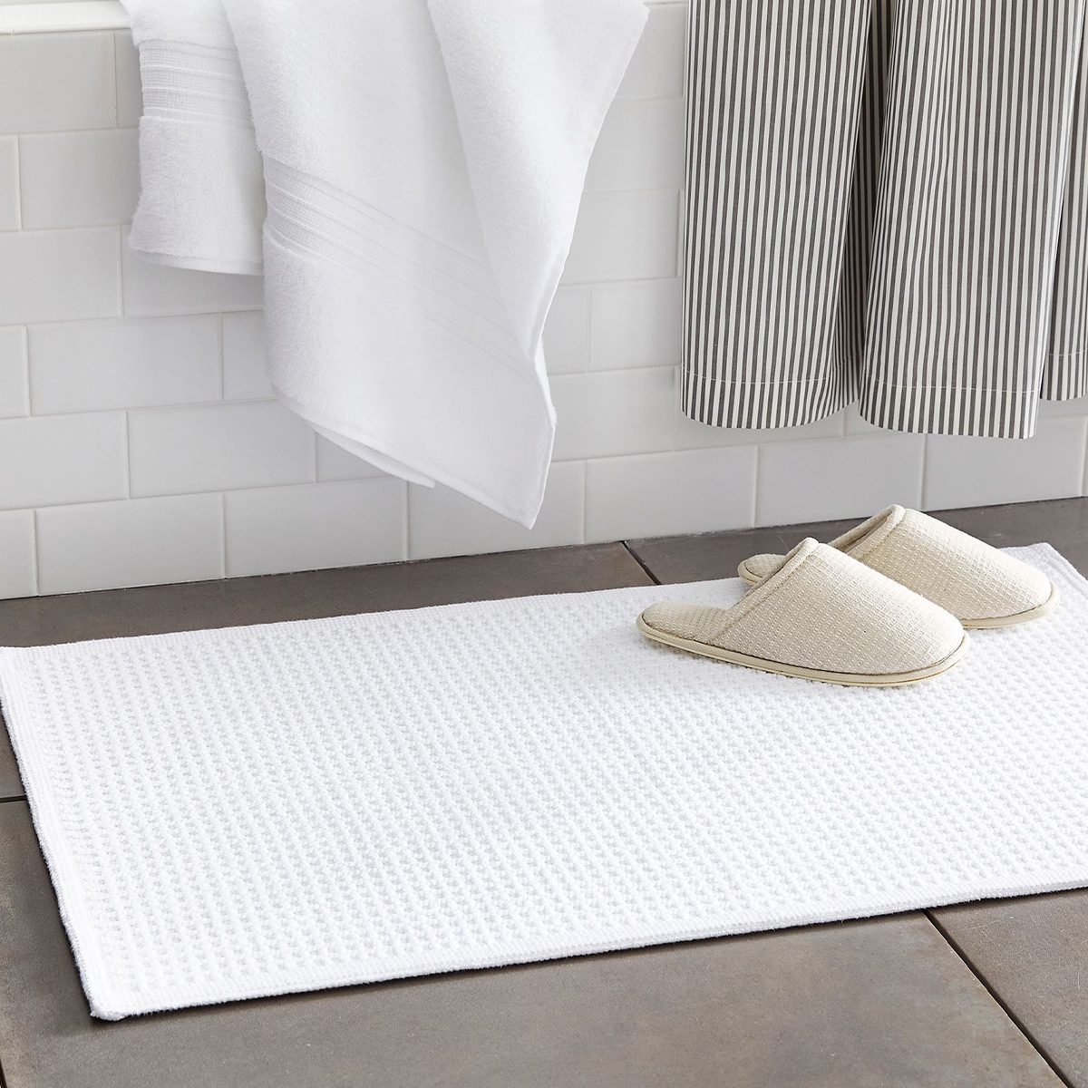 5 Best Antimicrobial Bath Mats in 2023, According to a Microbiologist -  Brightly