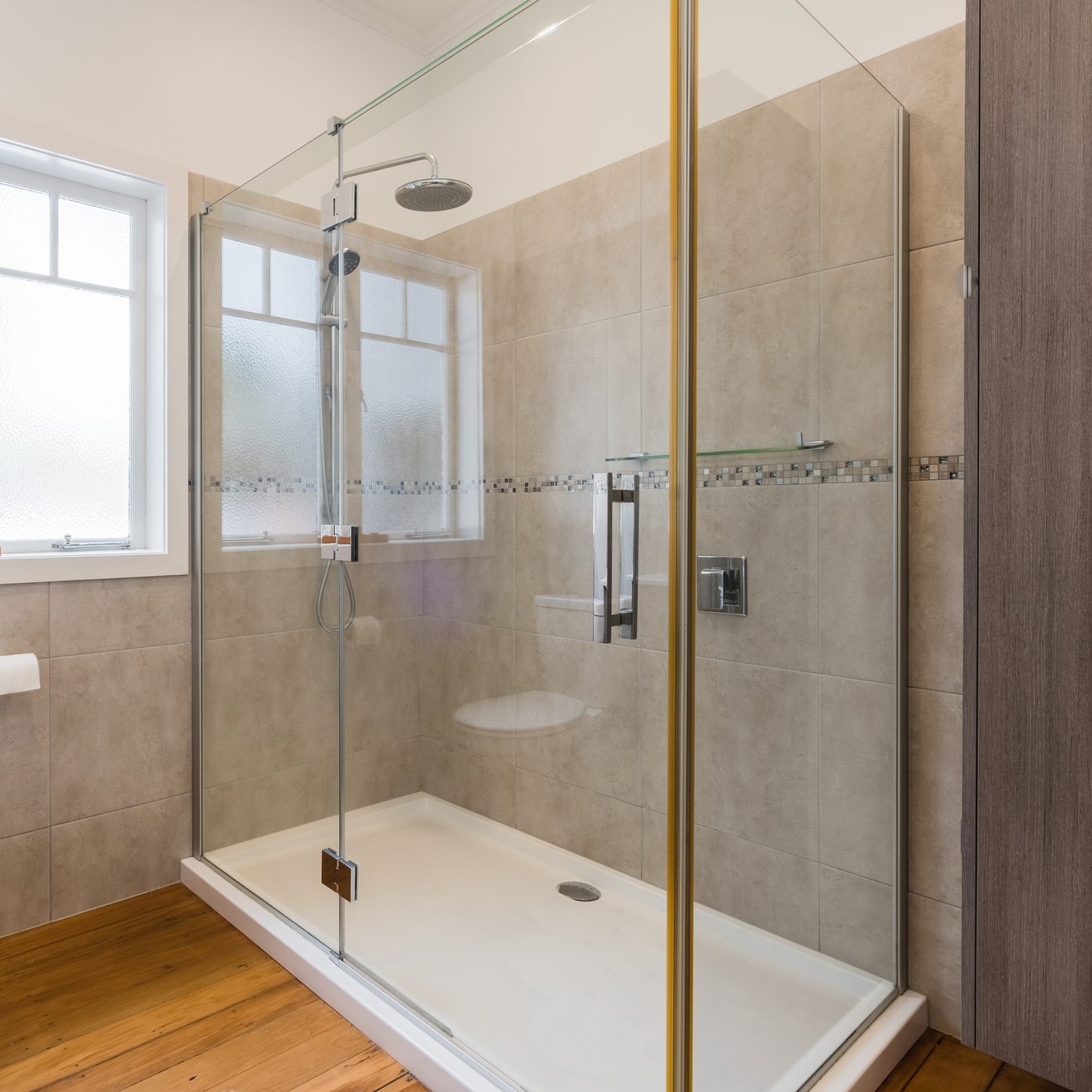 Beautiful apartment bathroom.