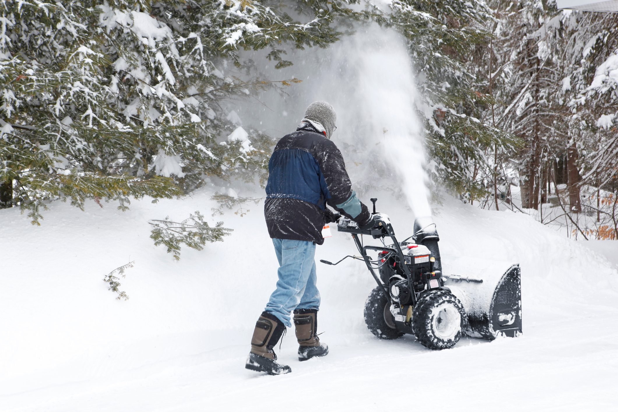 Can You Clear Snow From Your Car or Walkway with a LEAF BLOWER??