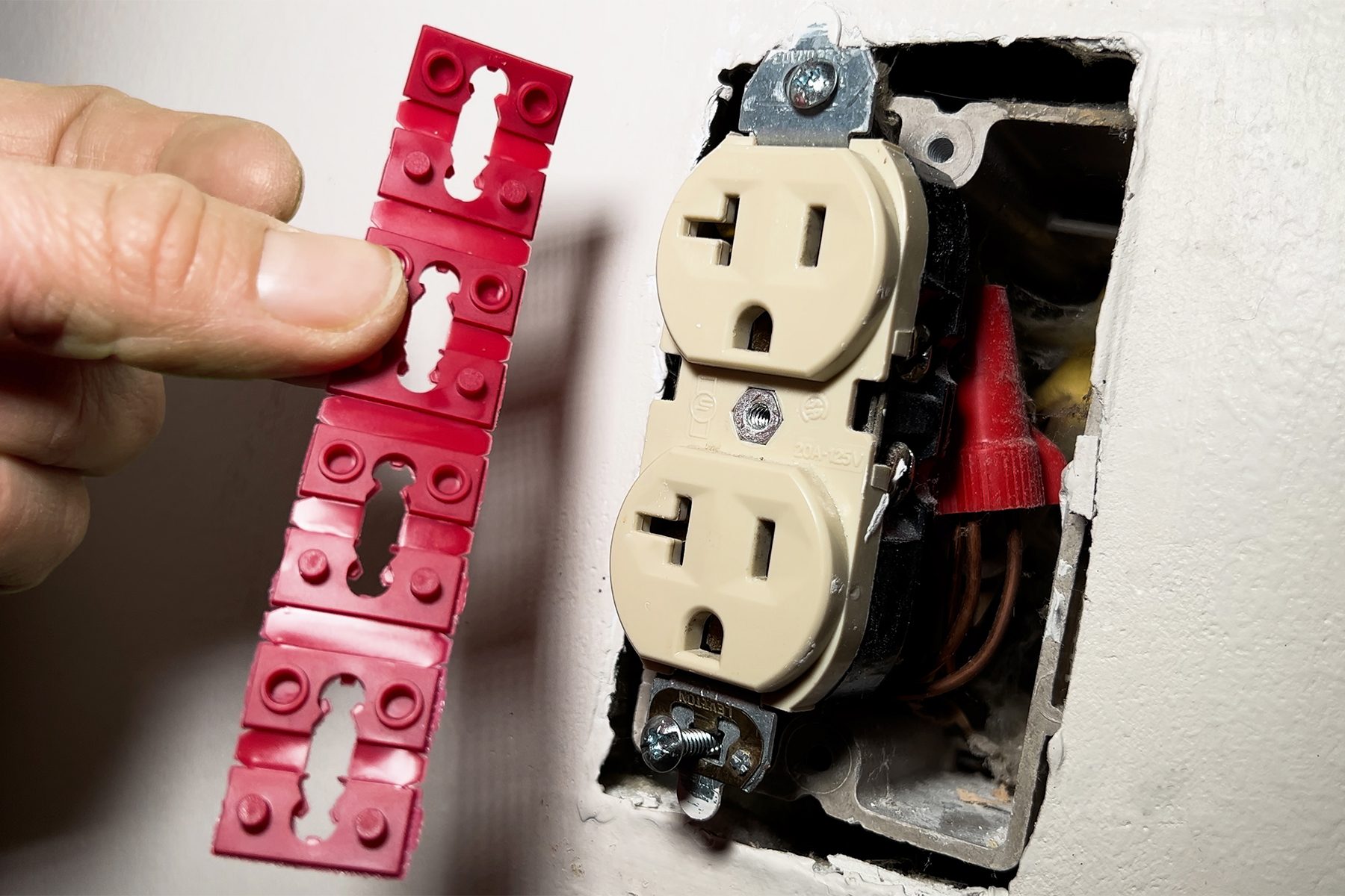 How To Fix Loose Outlets Fhmvs24 Mf 01 26 Looseoutlets 8