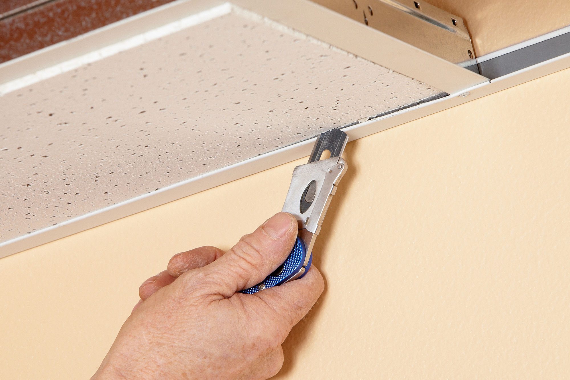 12 Drop Ceiling Installation Tips From A Pro Fh12jun 529 10 046 Ksedit