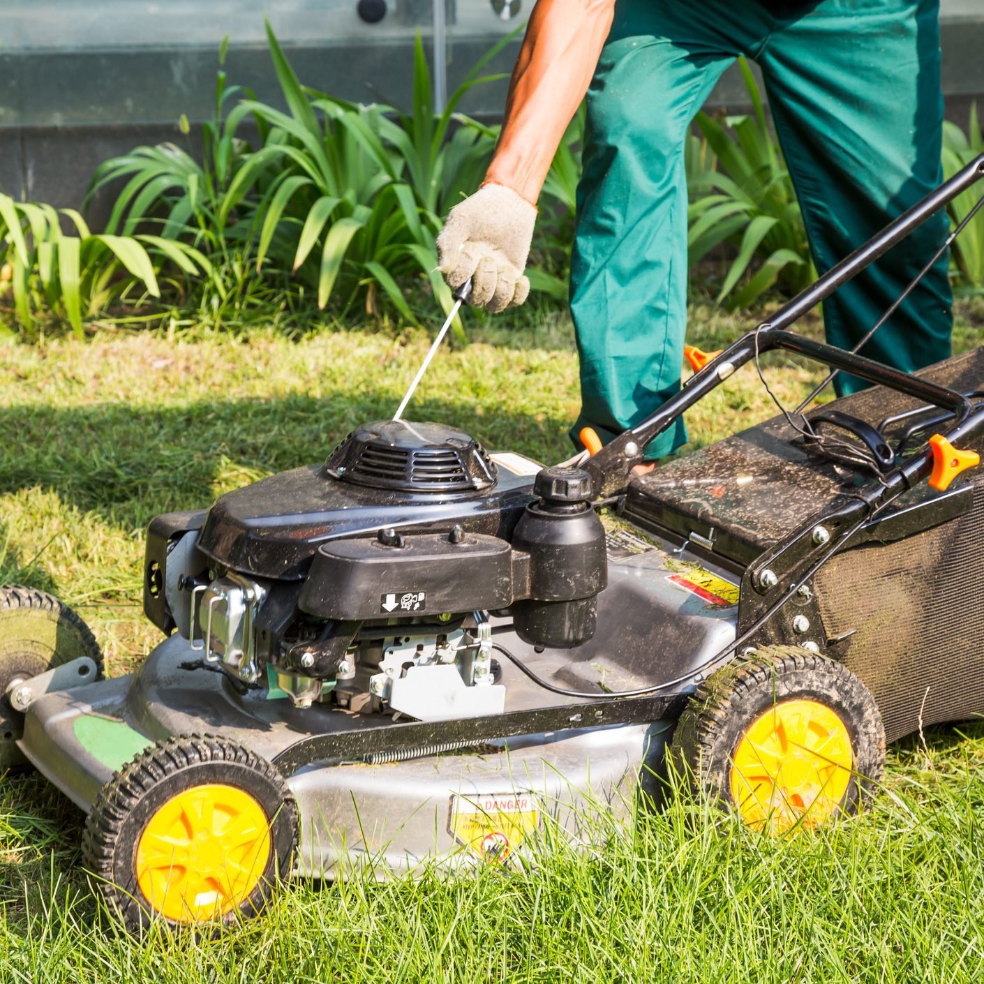 Here's What To Do If Your Lawn Mower Won't Start