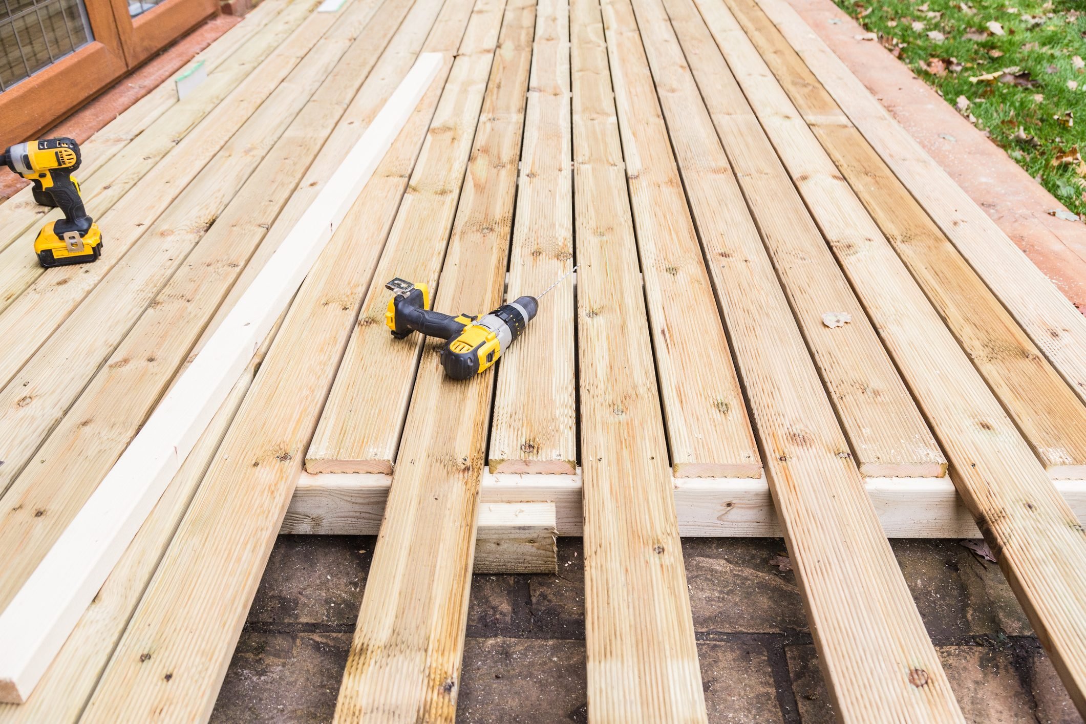 10 Tips for Choosing and Buying Deck Lumber