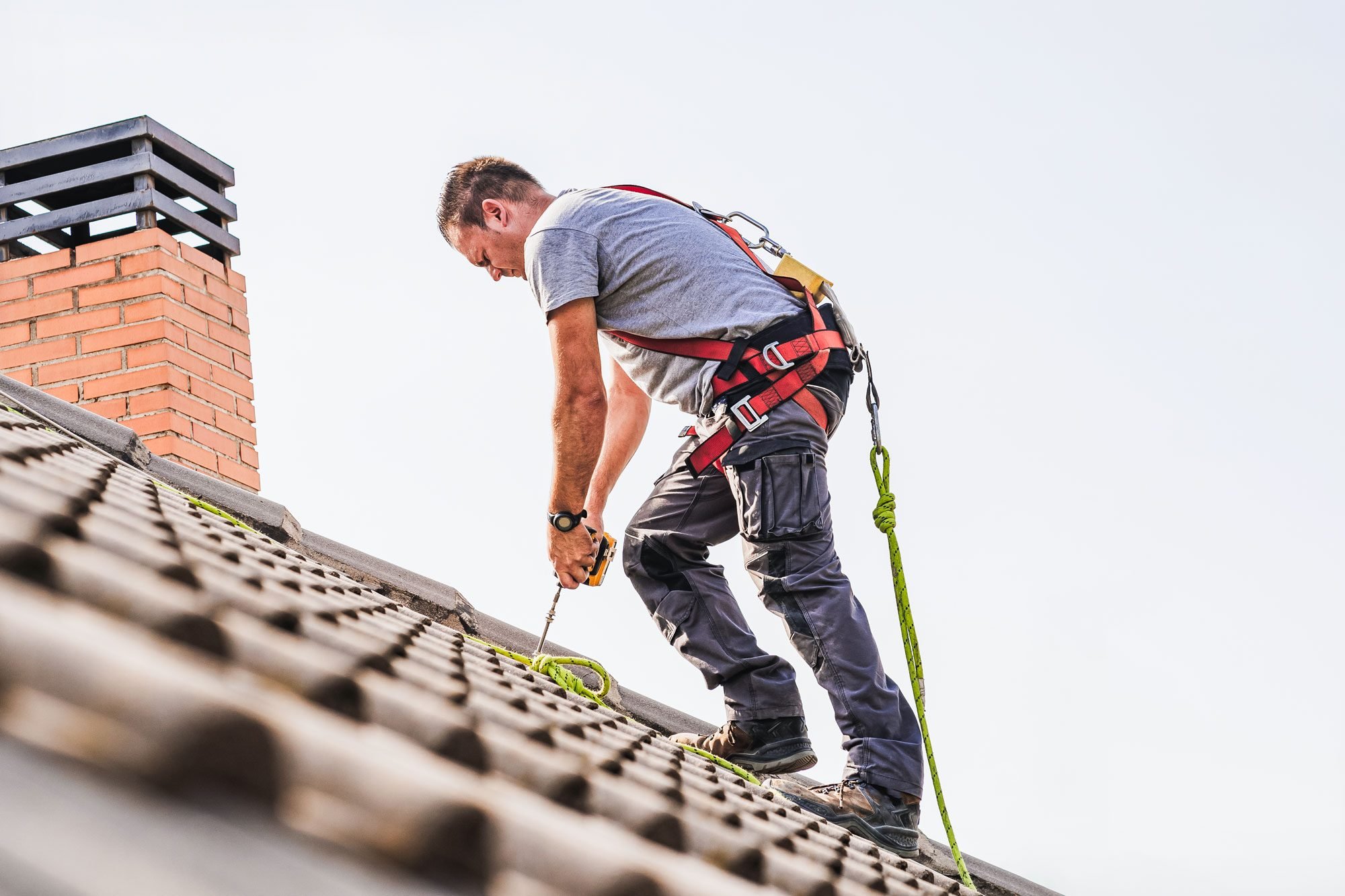 How to Properly Use a Roof Safety Harness