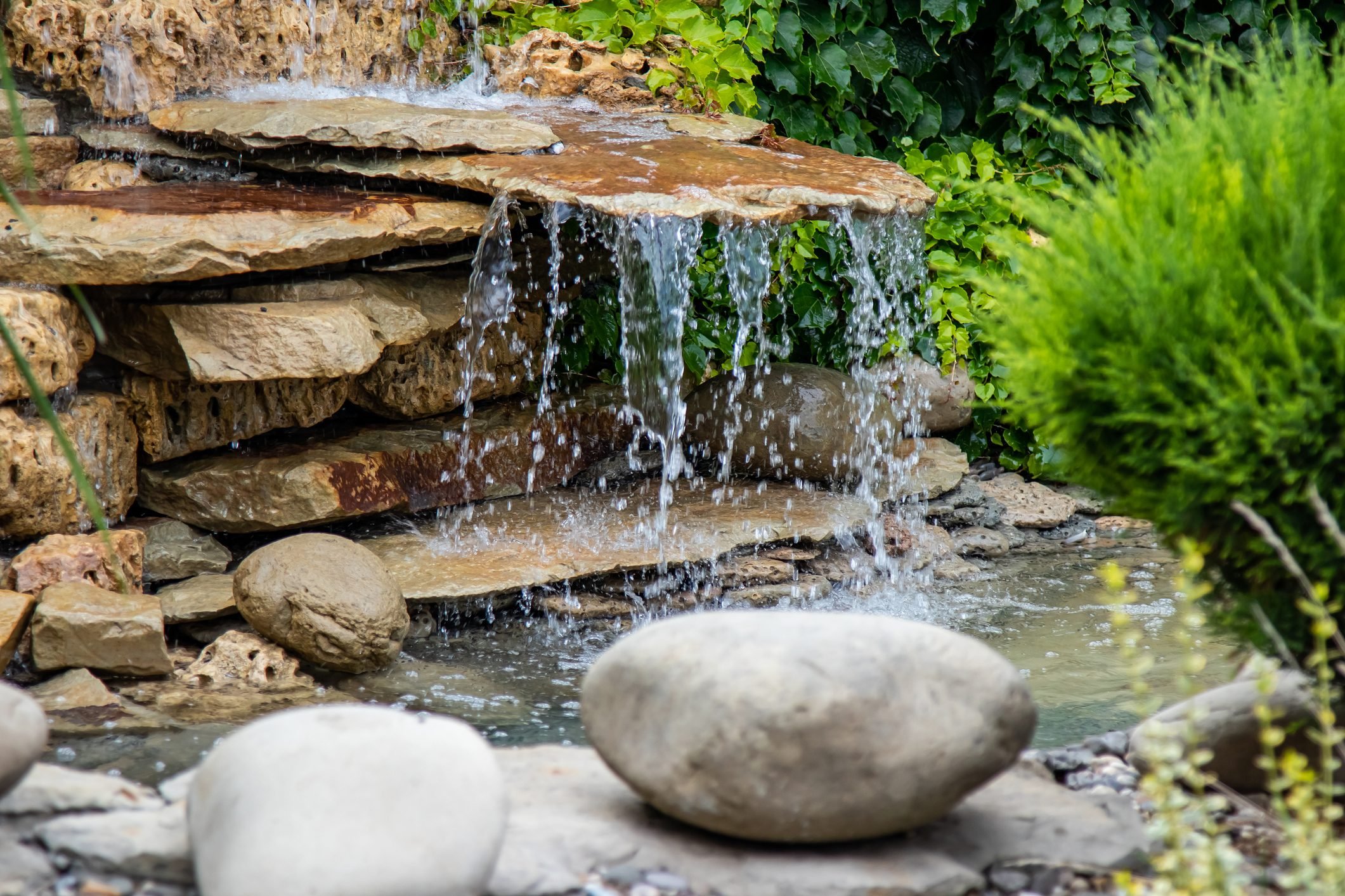 12 Tips for Low-Maintenance Backyard Water Features