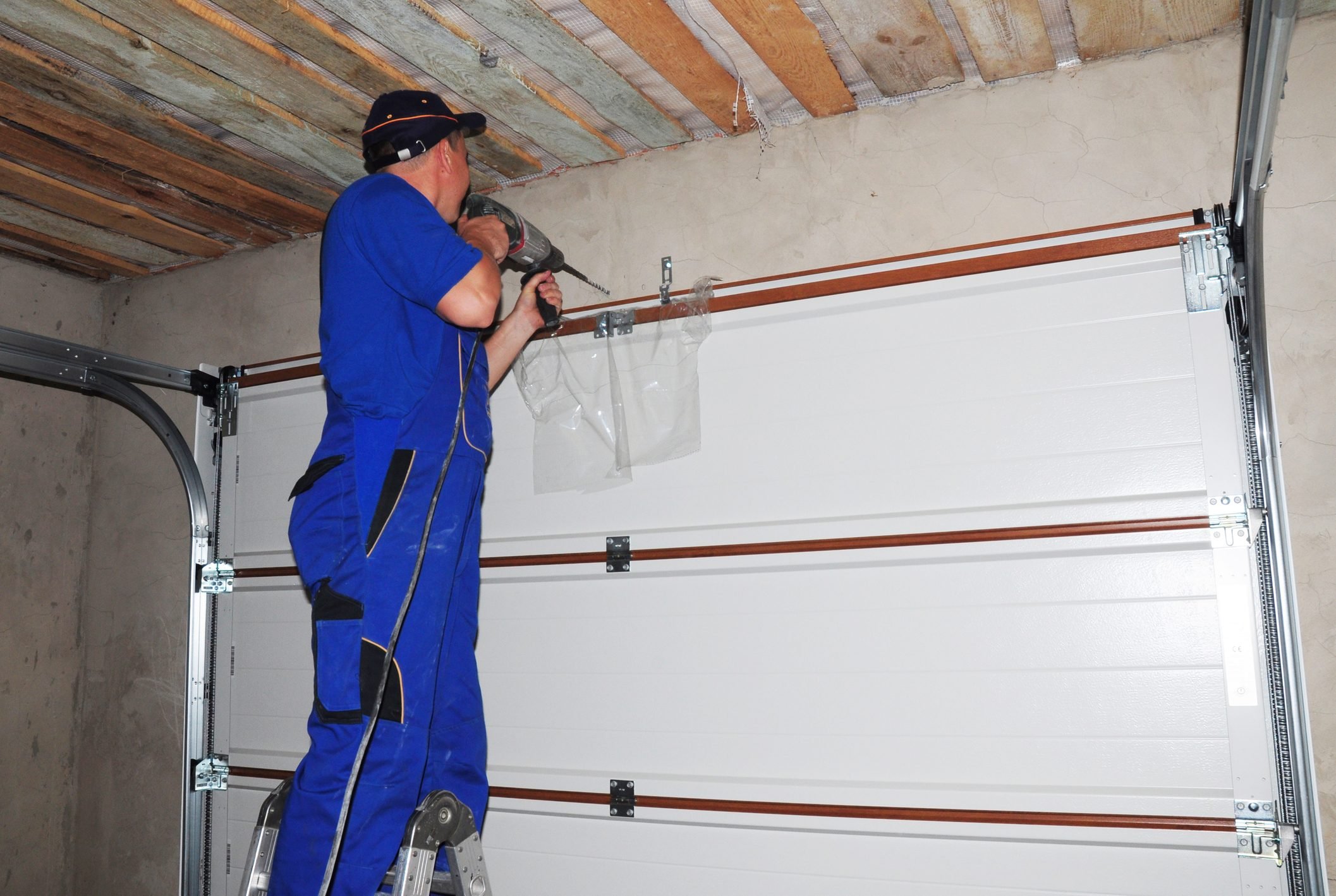How Much Does It Cost to Install a Garage Door?