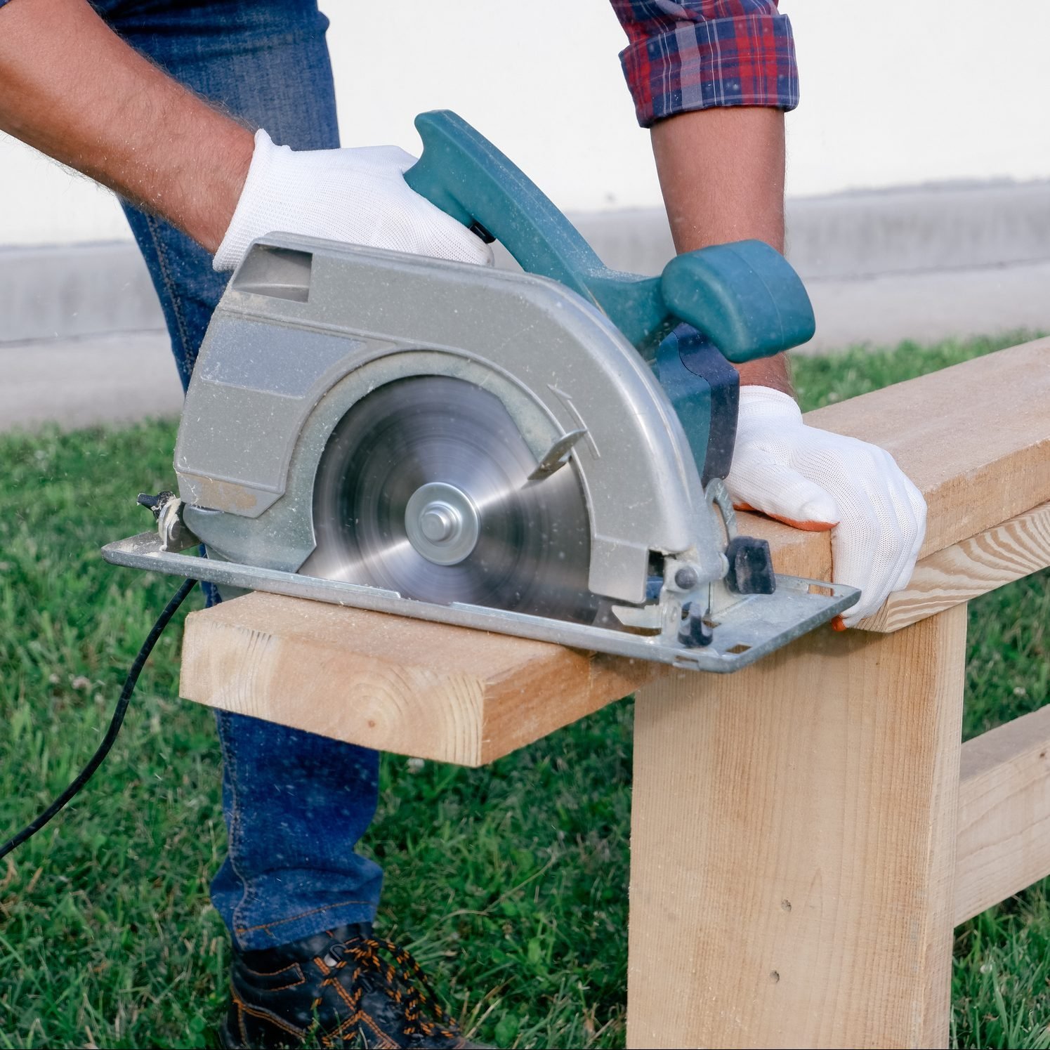 How To Use a Circular Saw to Make Long Cuts