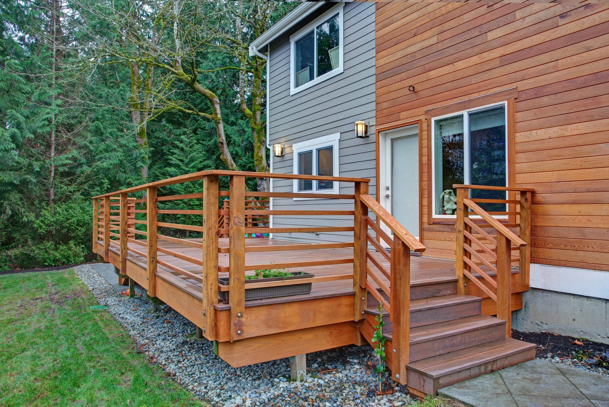 A Guide To Correctly Attaching a New Deck to A House