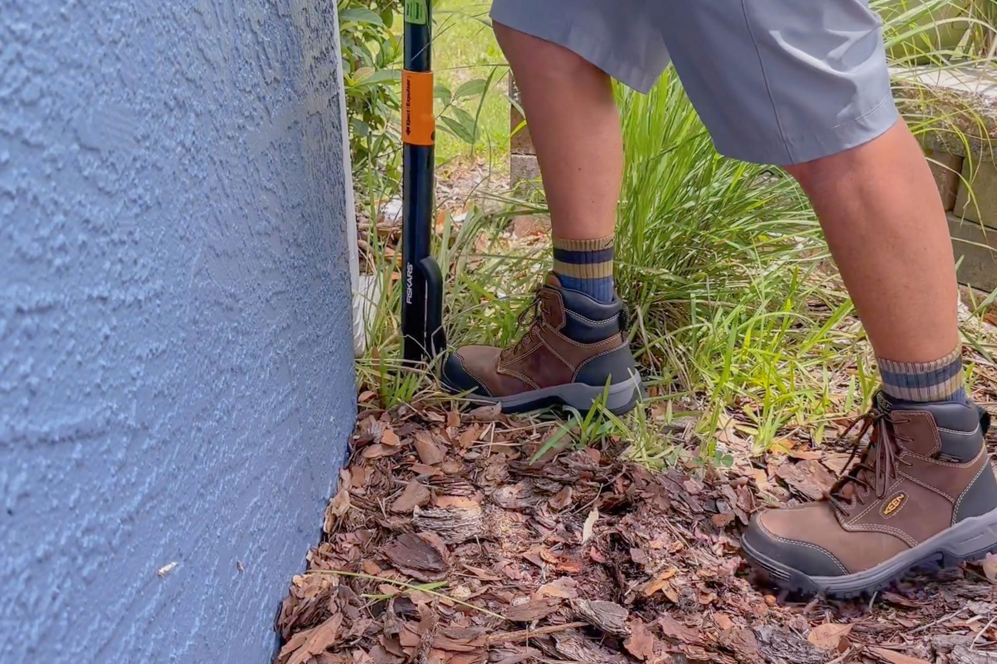 I Tried the Fiskars Deluxe Stand-Up Weeder and It Didn’t Break the Bank or My Back