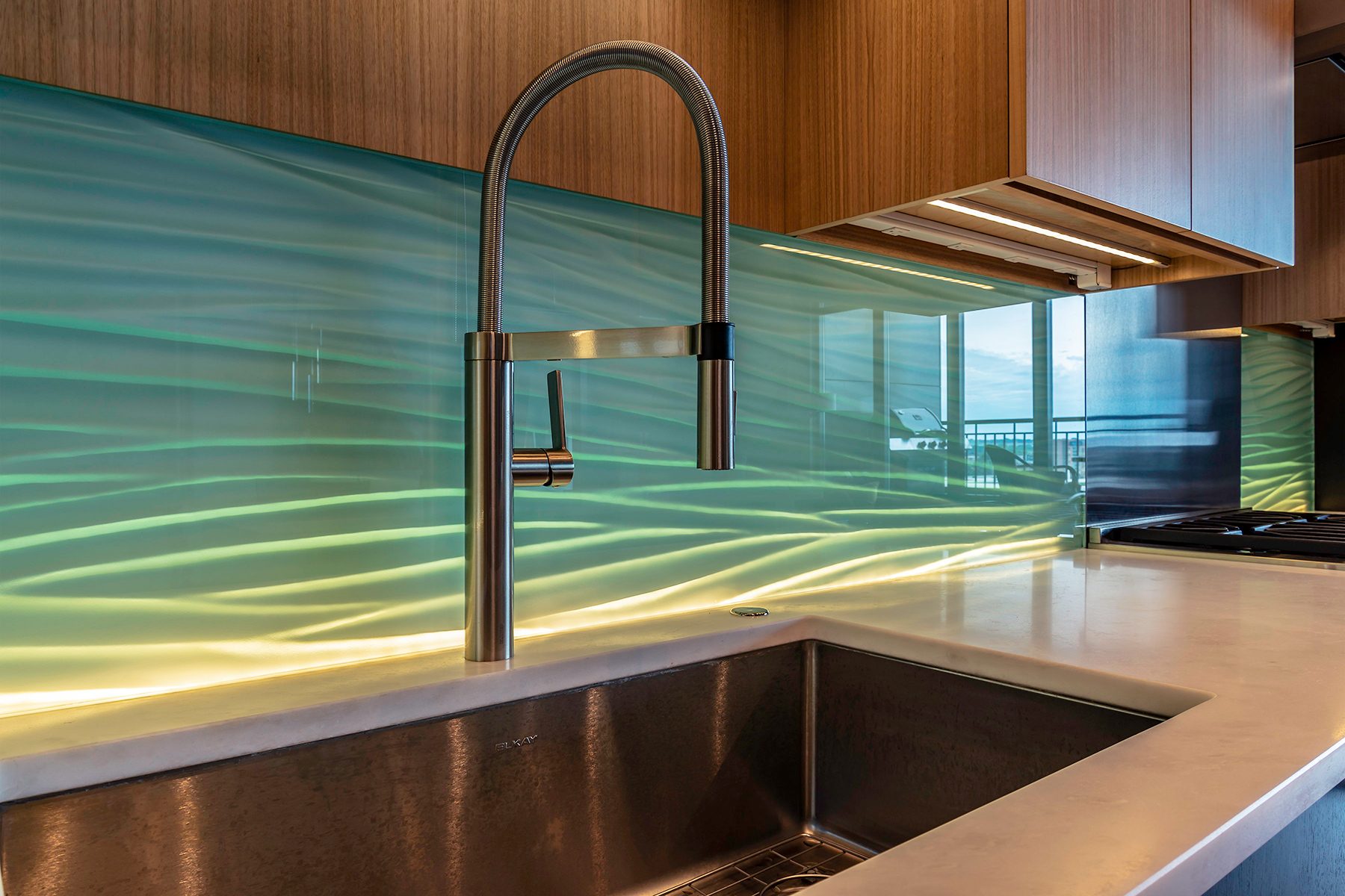 Glasswork Projects To Illuminate Your Home Glass Backsplashes 