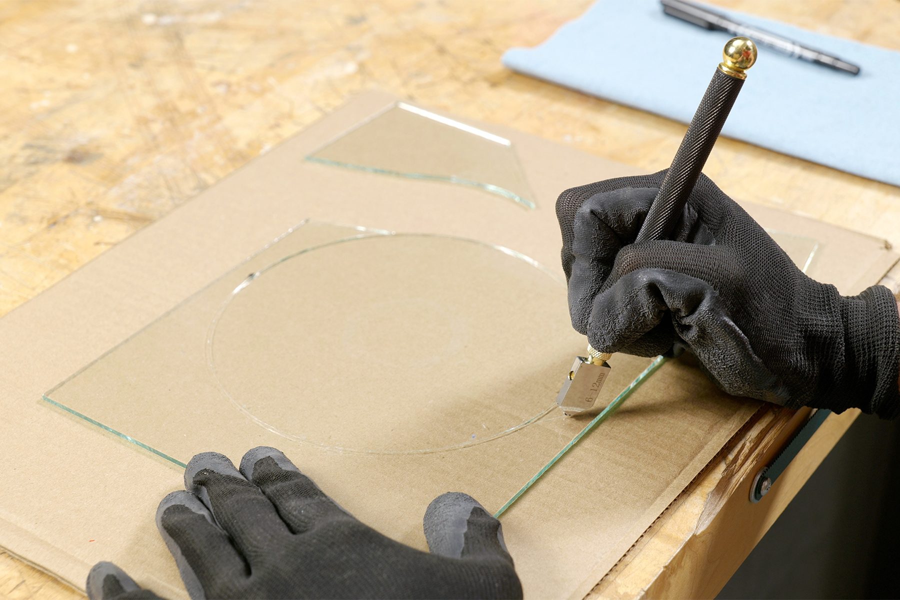 Making relief cuts with pencil glass cutter